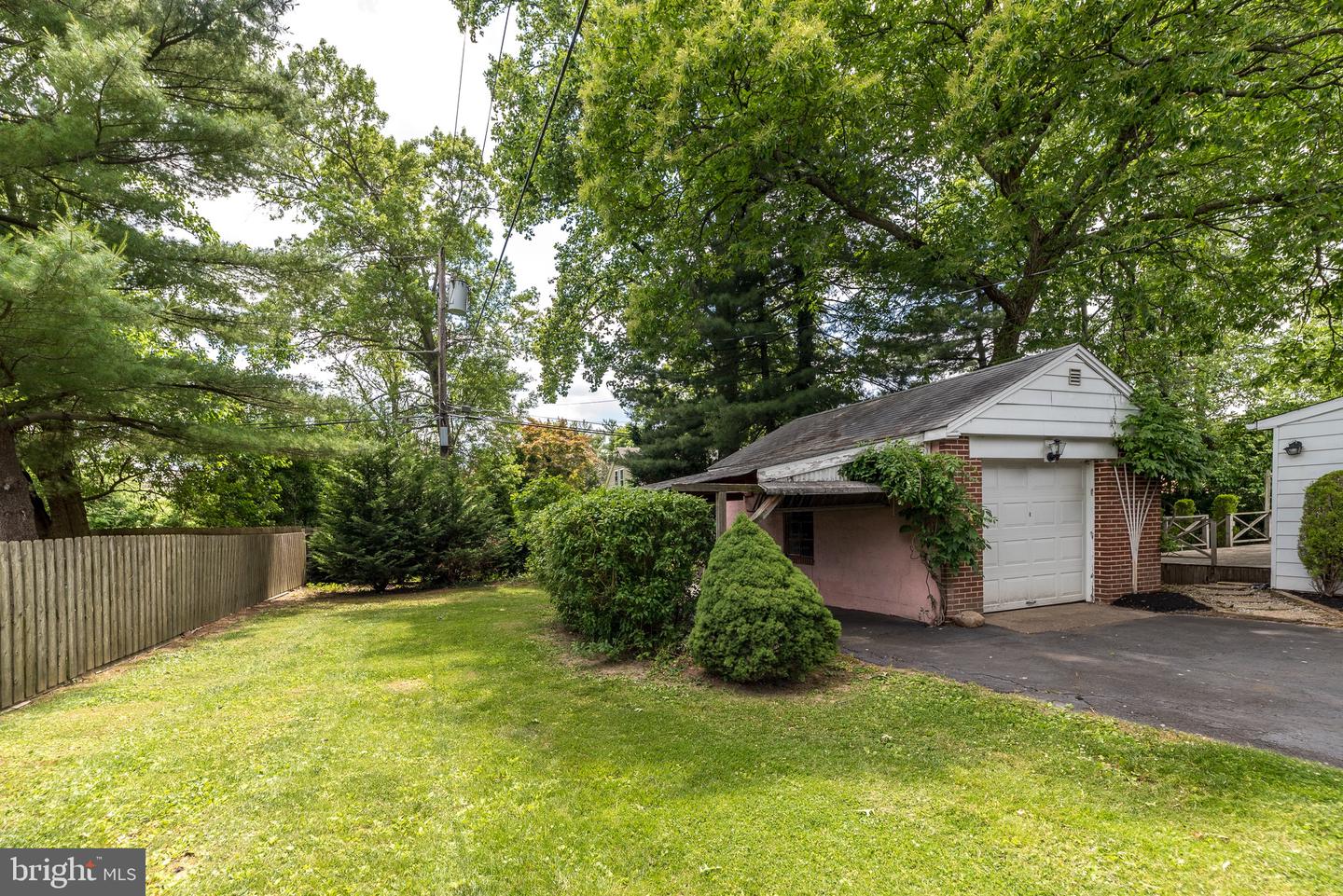 235 Roberts Ave