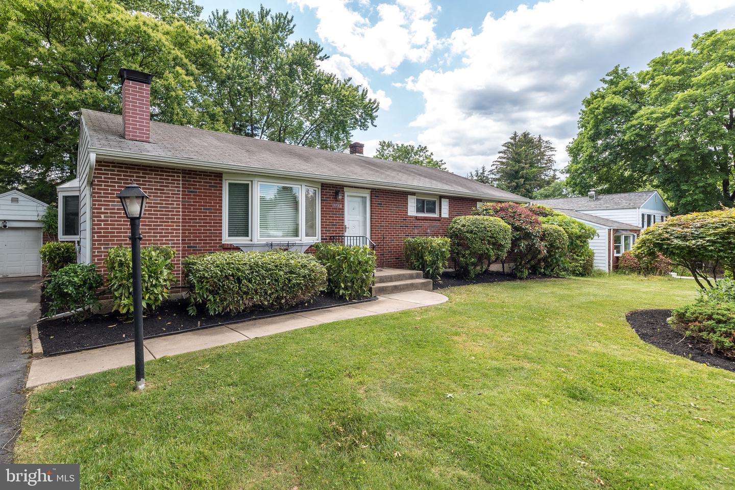 235 Roberts Ave