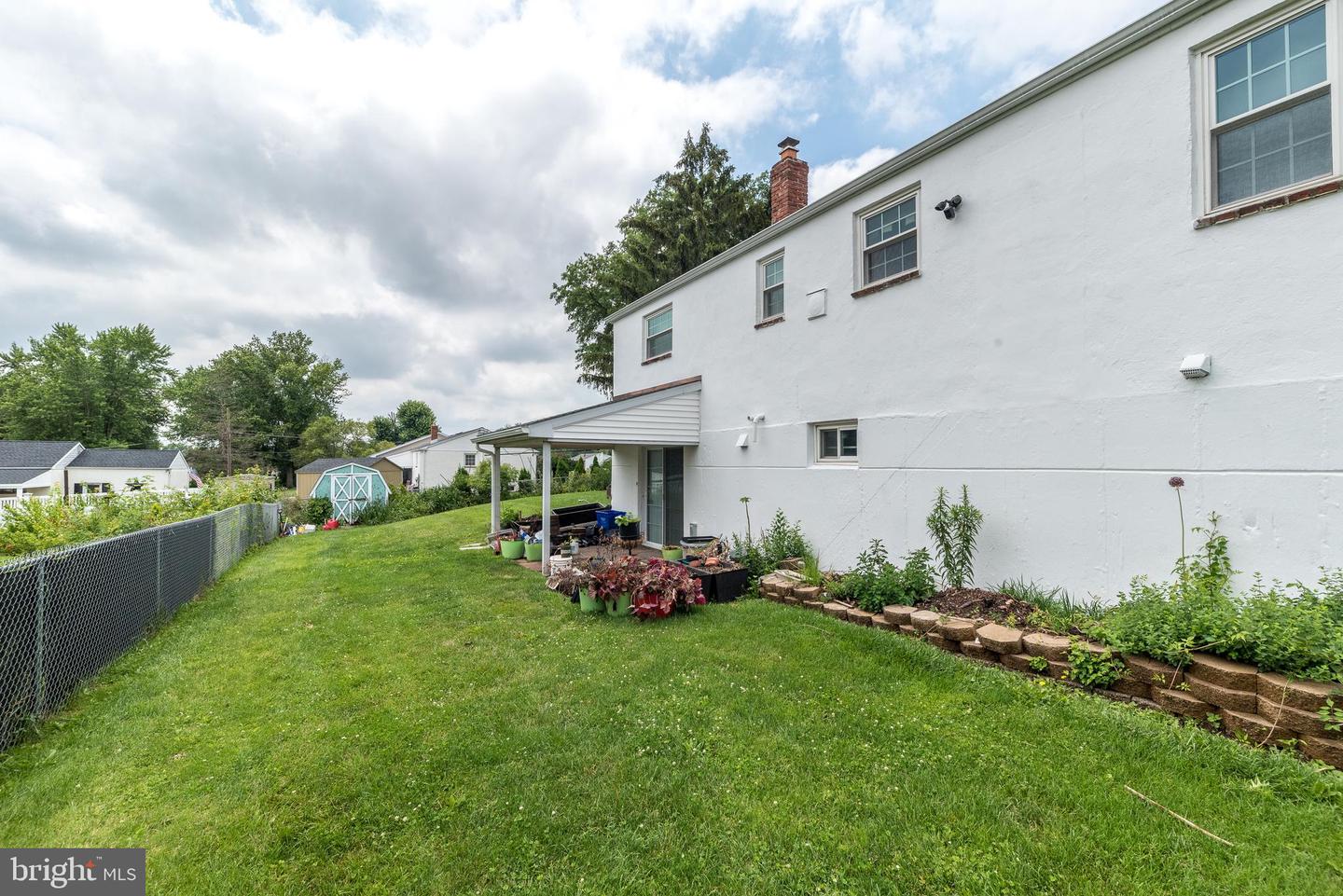 3202 Sharon Ln