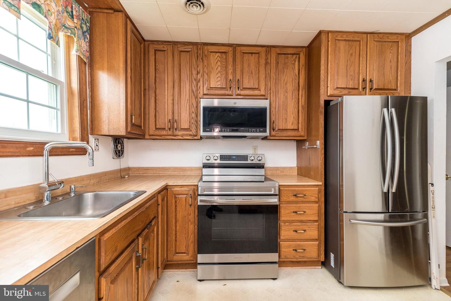 3202 Sharon Ln