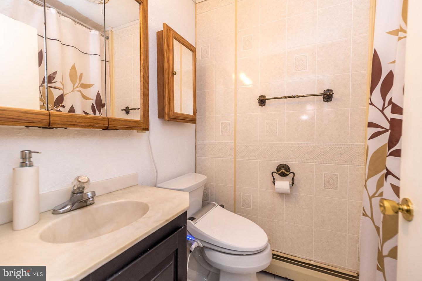 3202 Sharon Ln