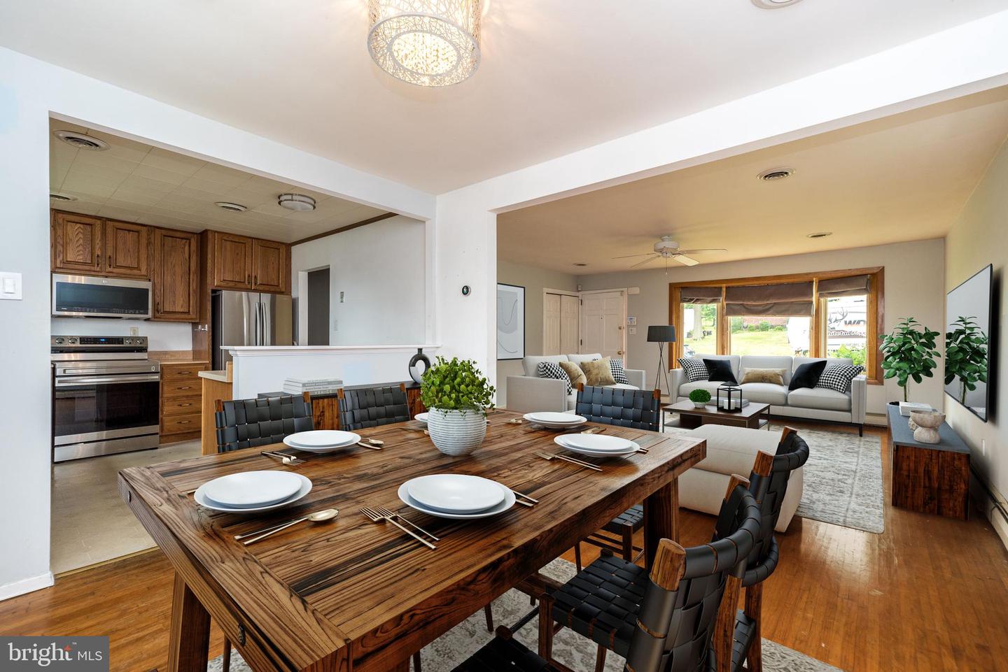 3202 Sharon Ln