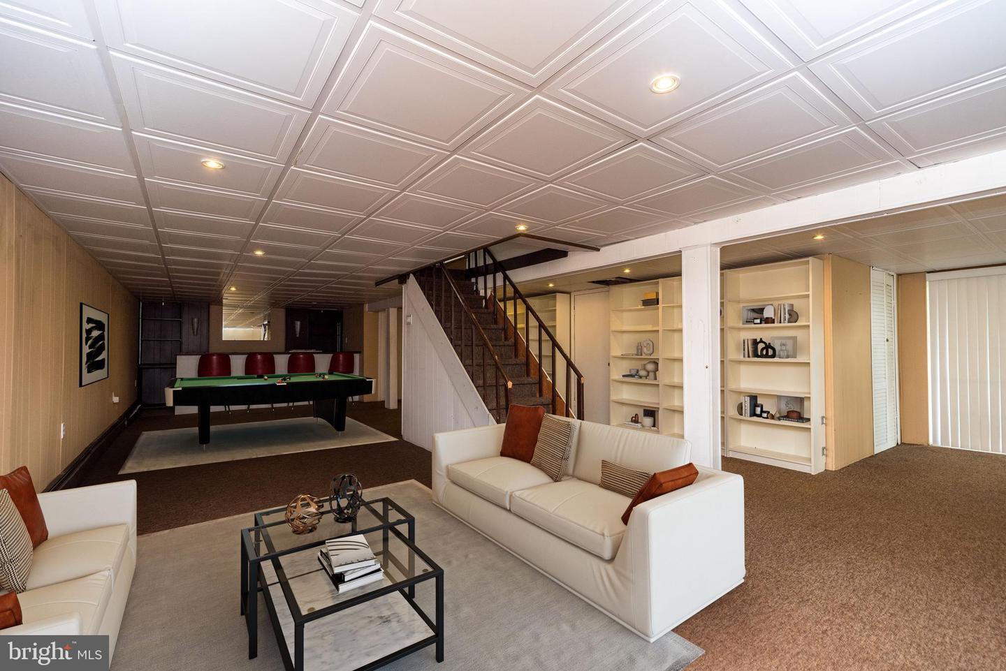 3202 Sharon Ln