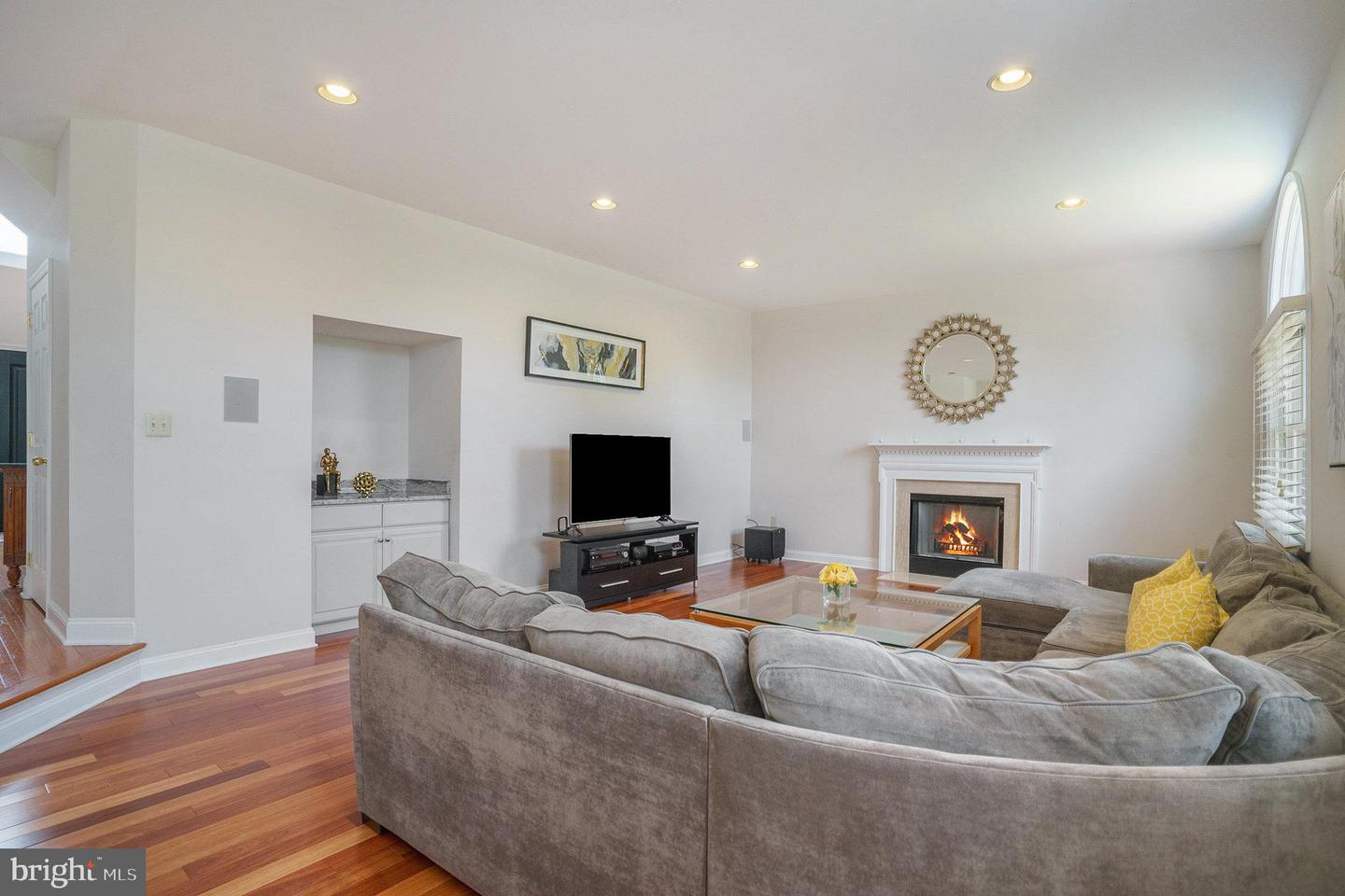 1181 Peterman Ln