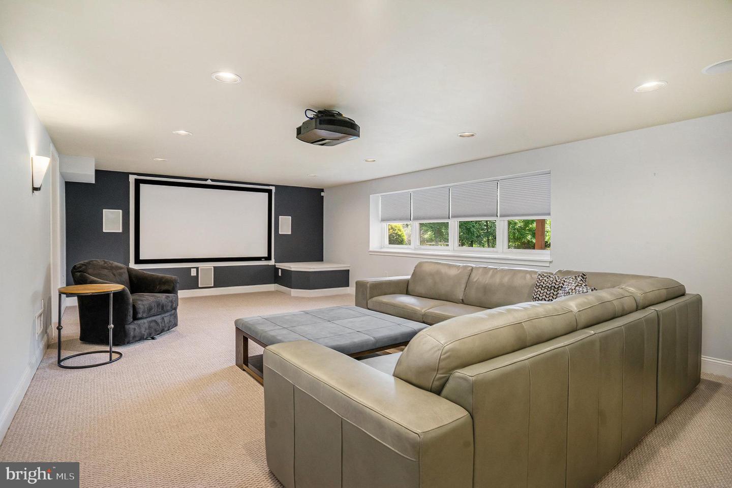 1181 Peterman Ln