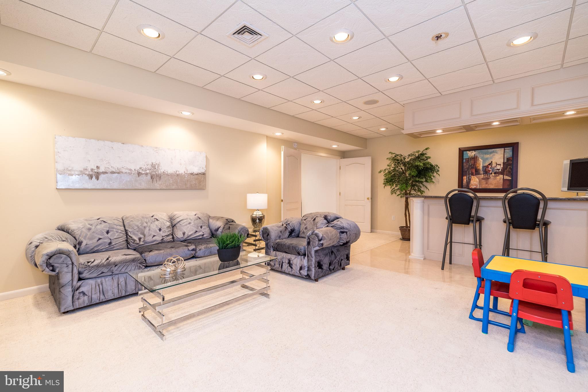 1805 Saxon Ln
