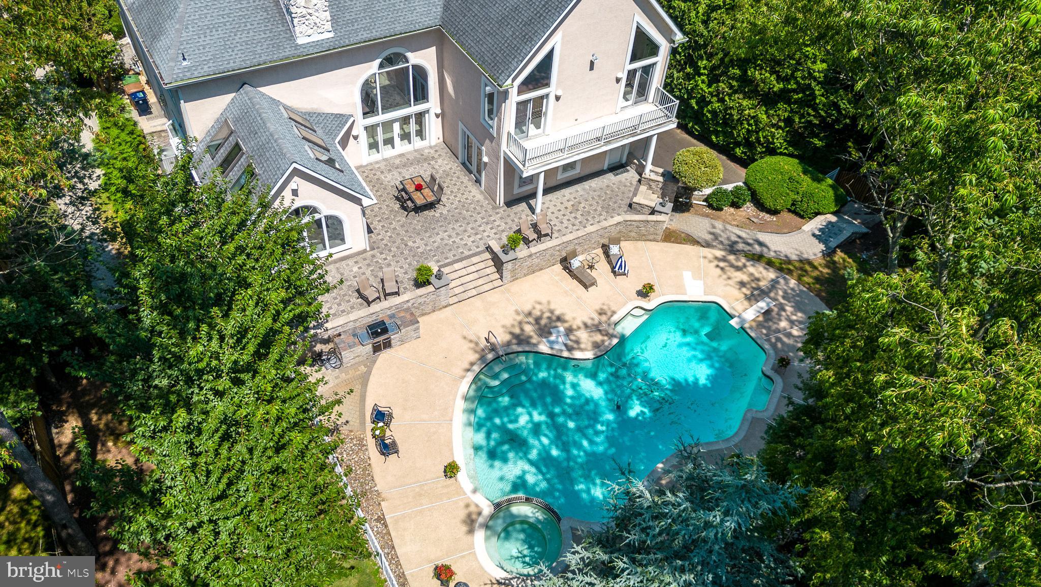 1805 Saxon Ln