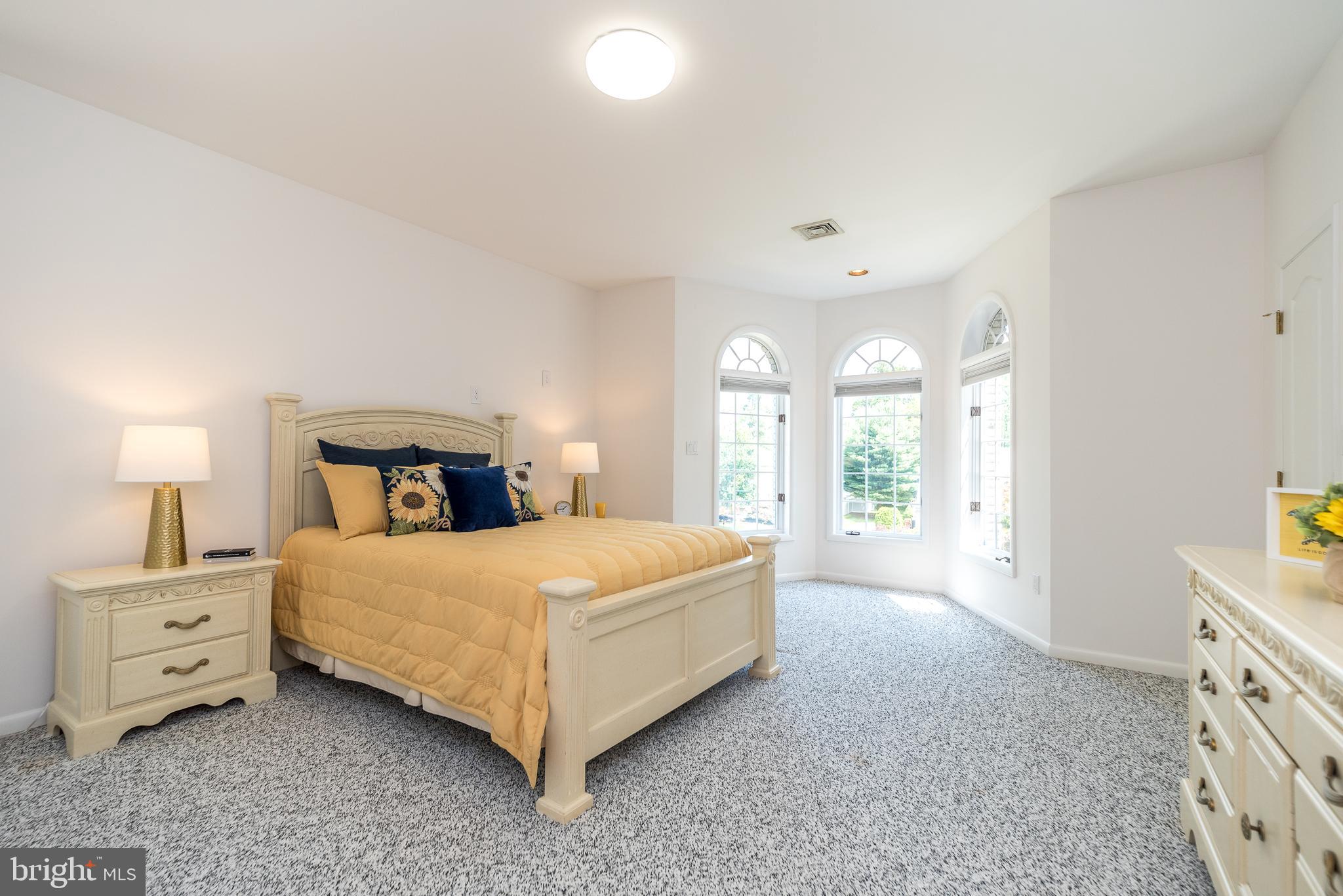 1805 Saxon Ln
