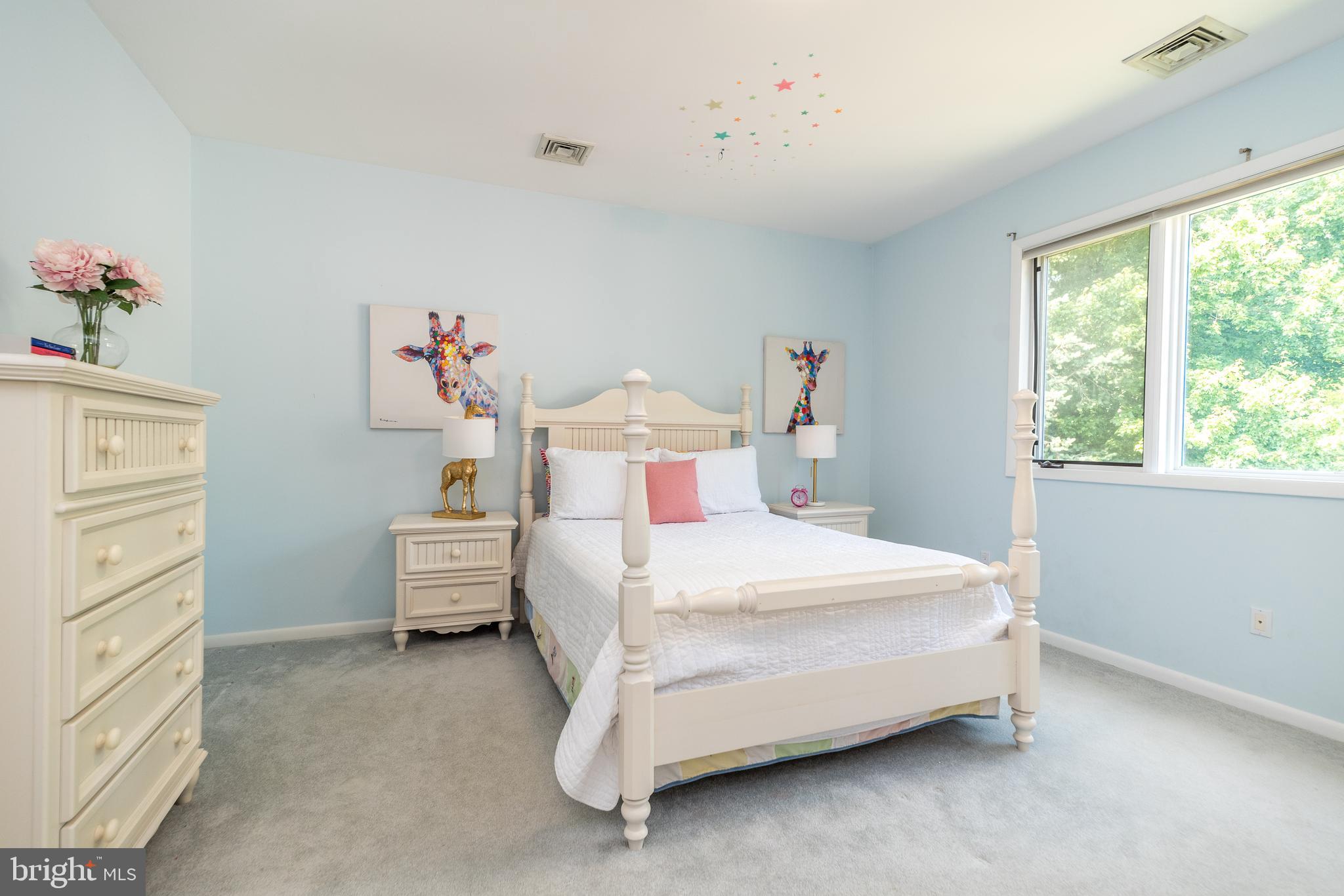 1805 Saxon Ln