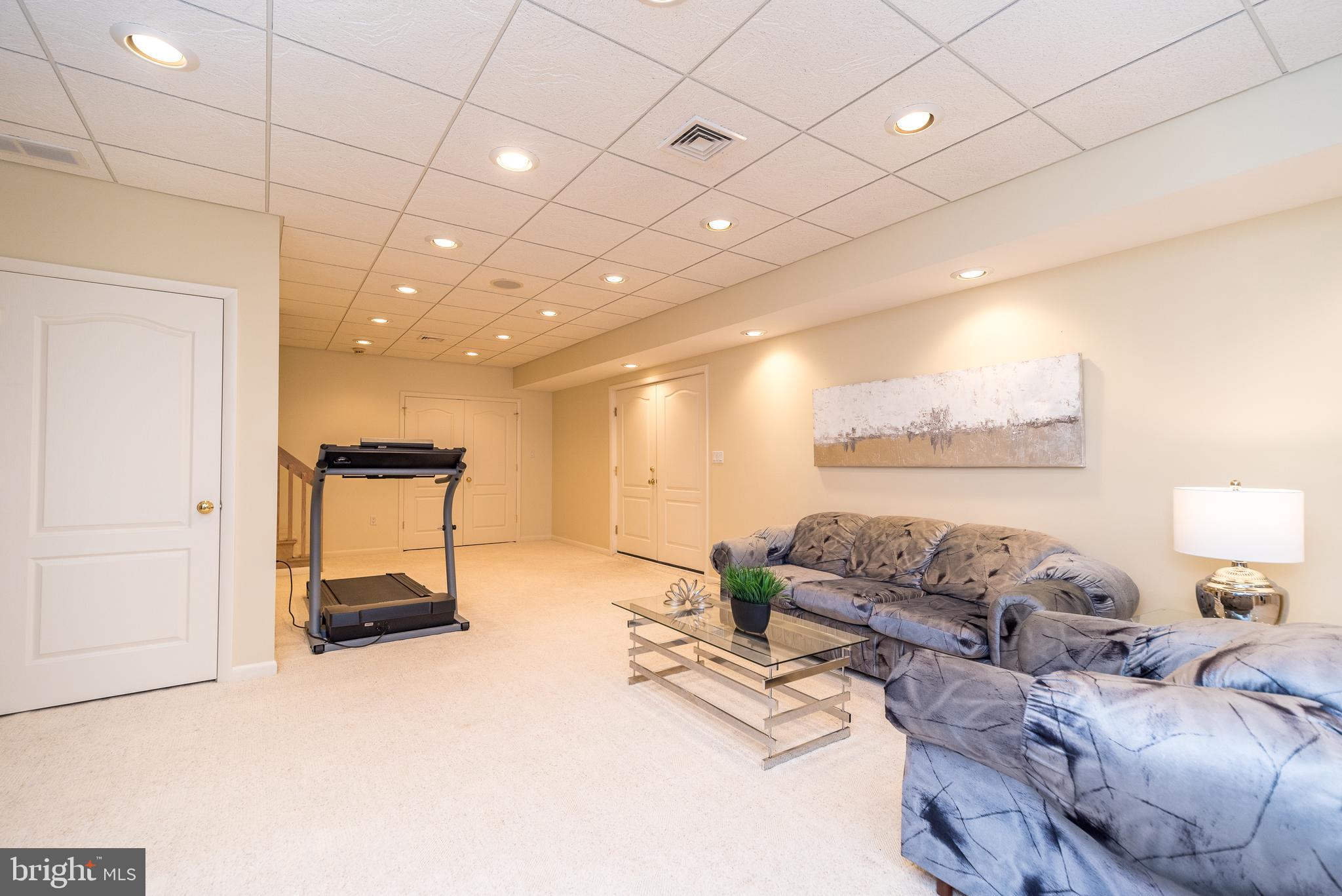 1805 Saxon Ln
