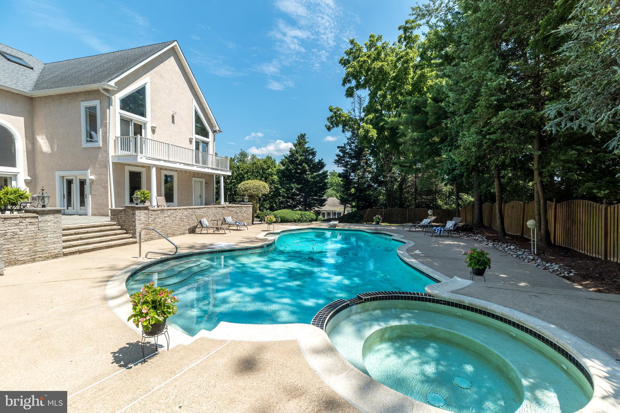 1805 Saxon Ln