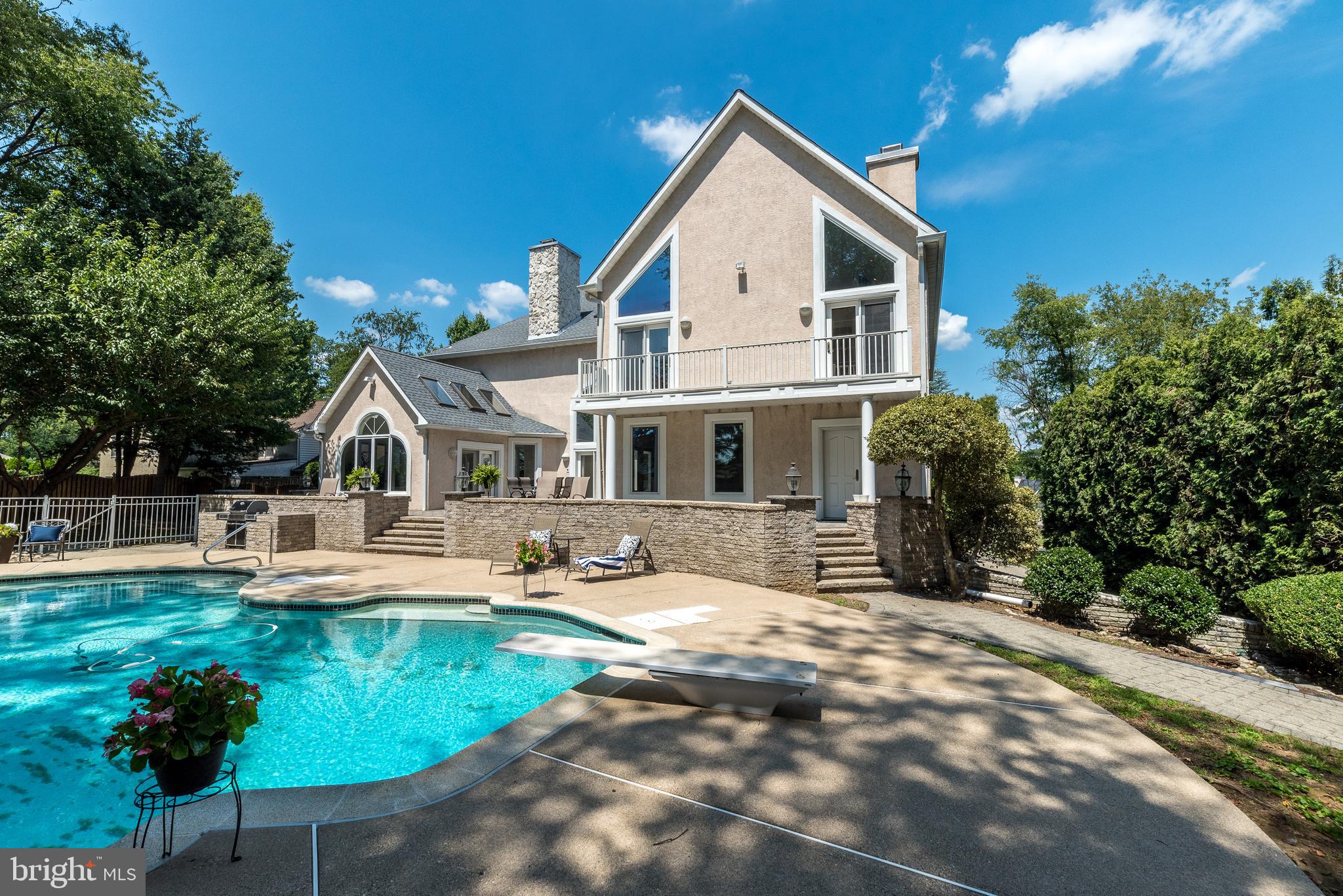 1805 Saxon Ln