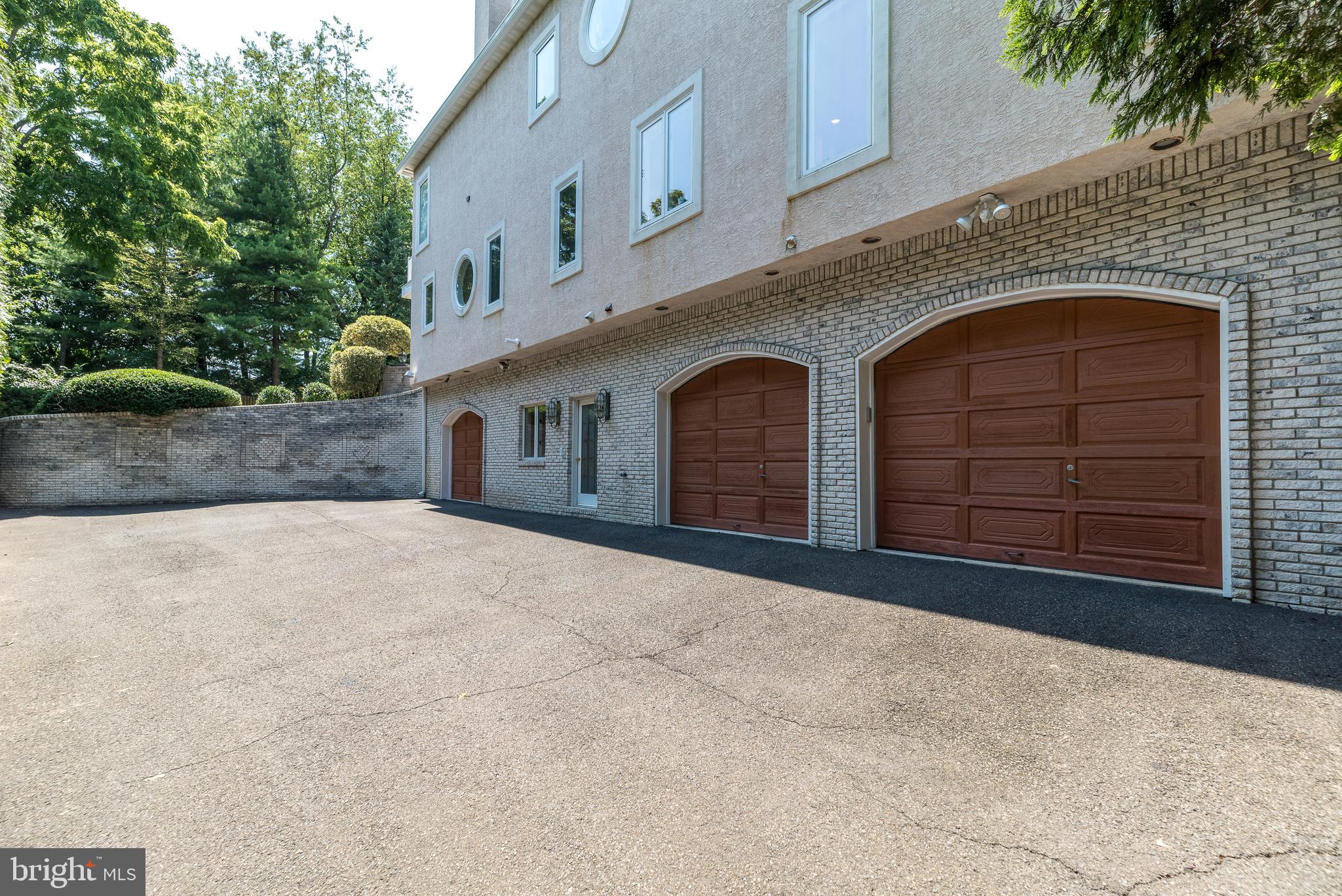 1805 Saxon Ln