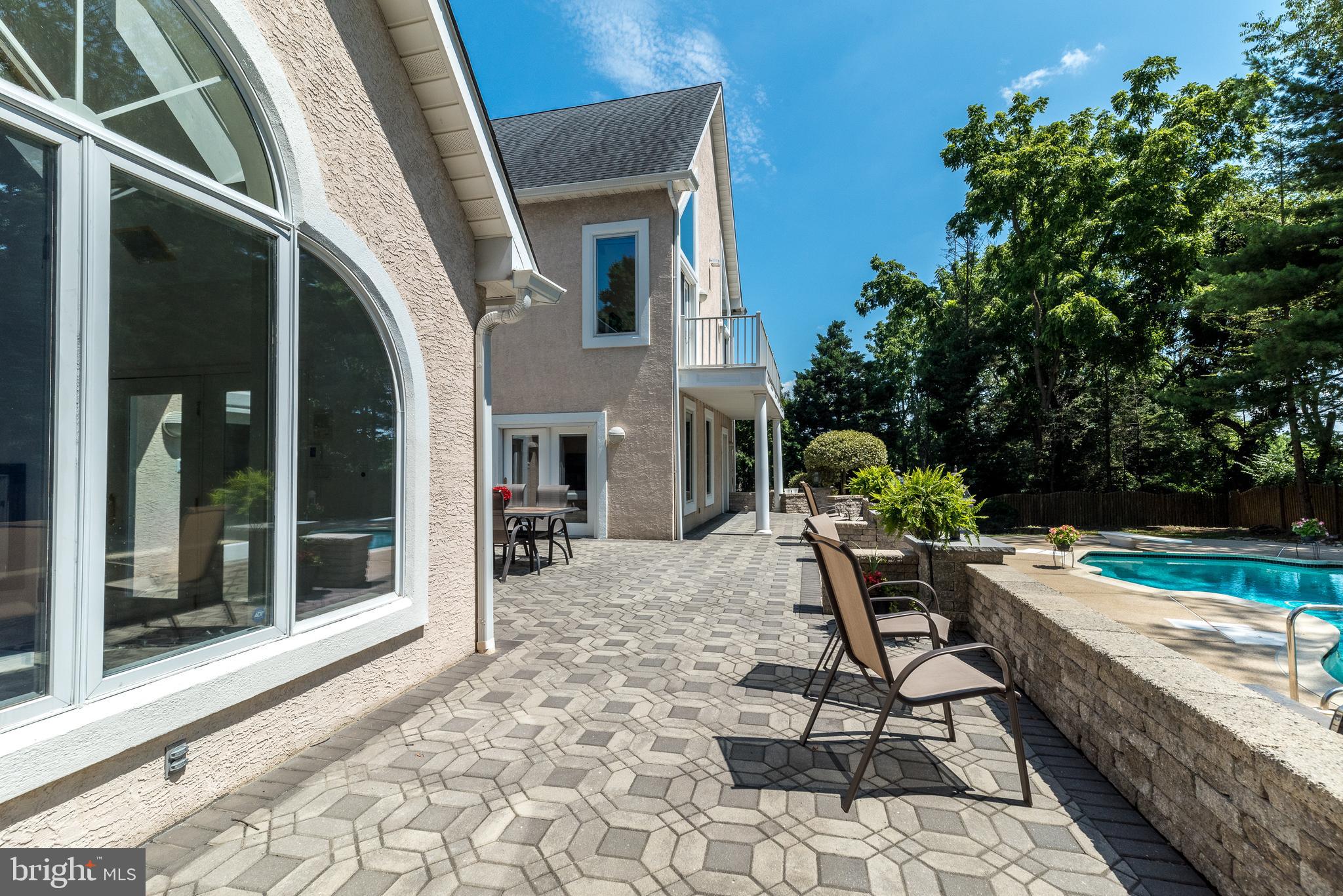 1805 Saxon Ln