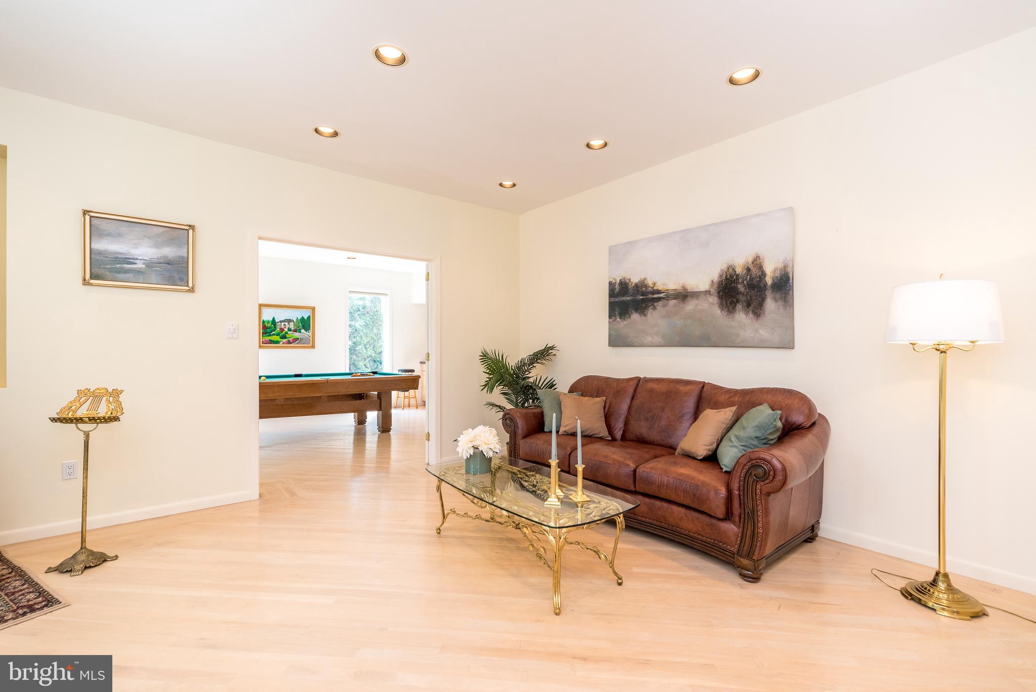 1805 Saxon Ln