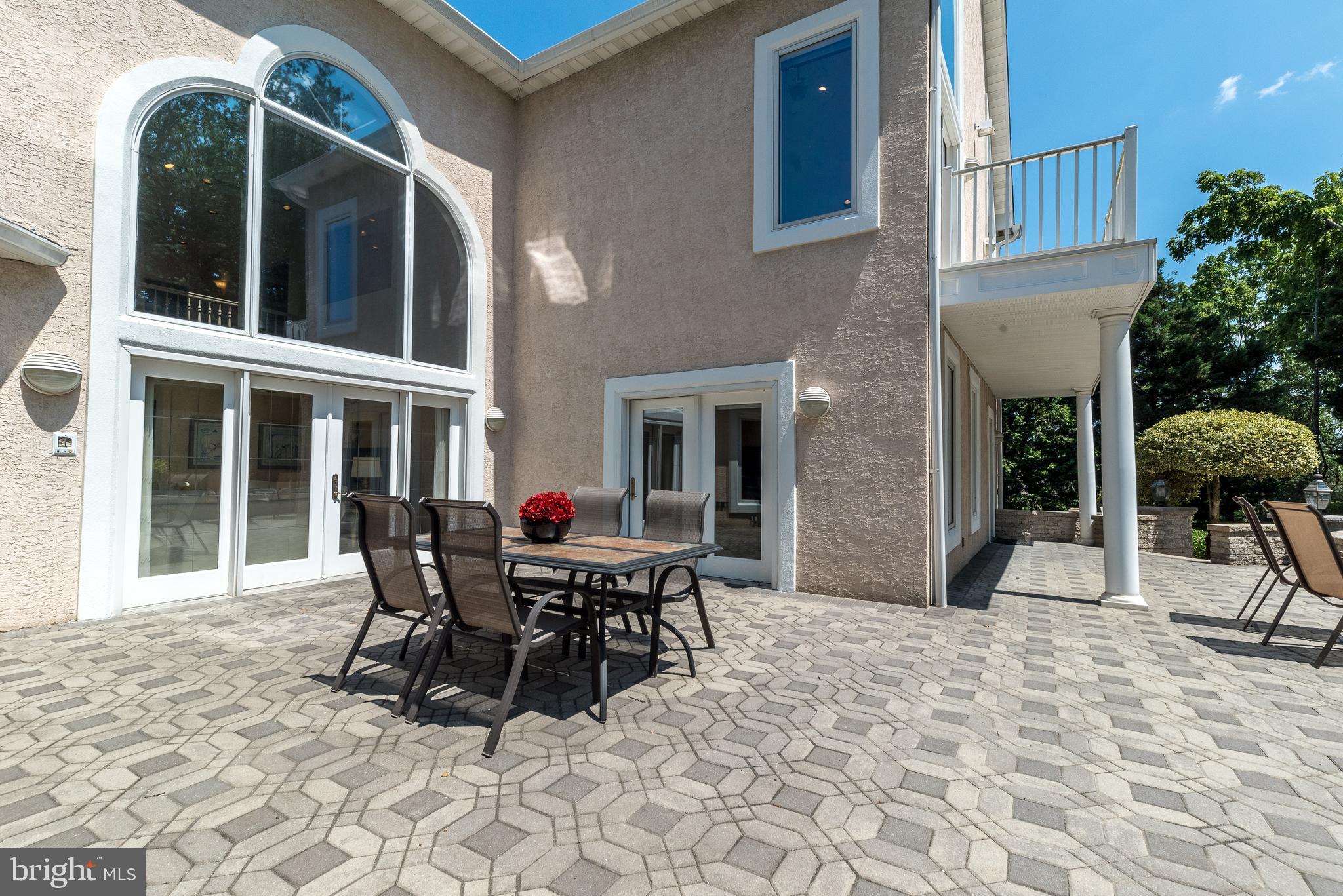 1805 Saxon Ln