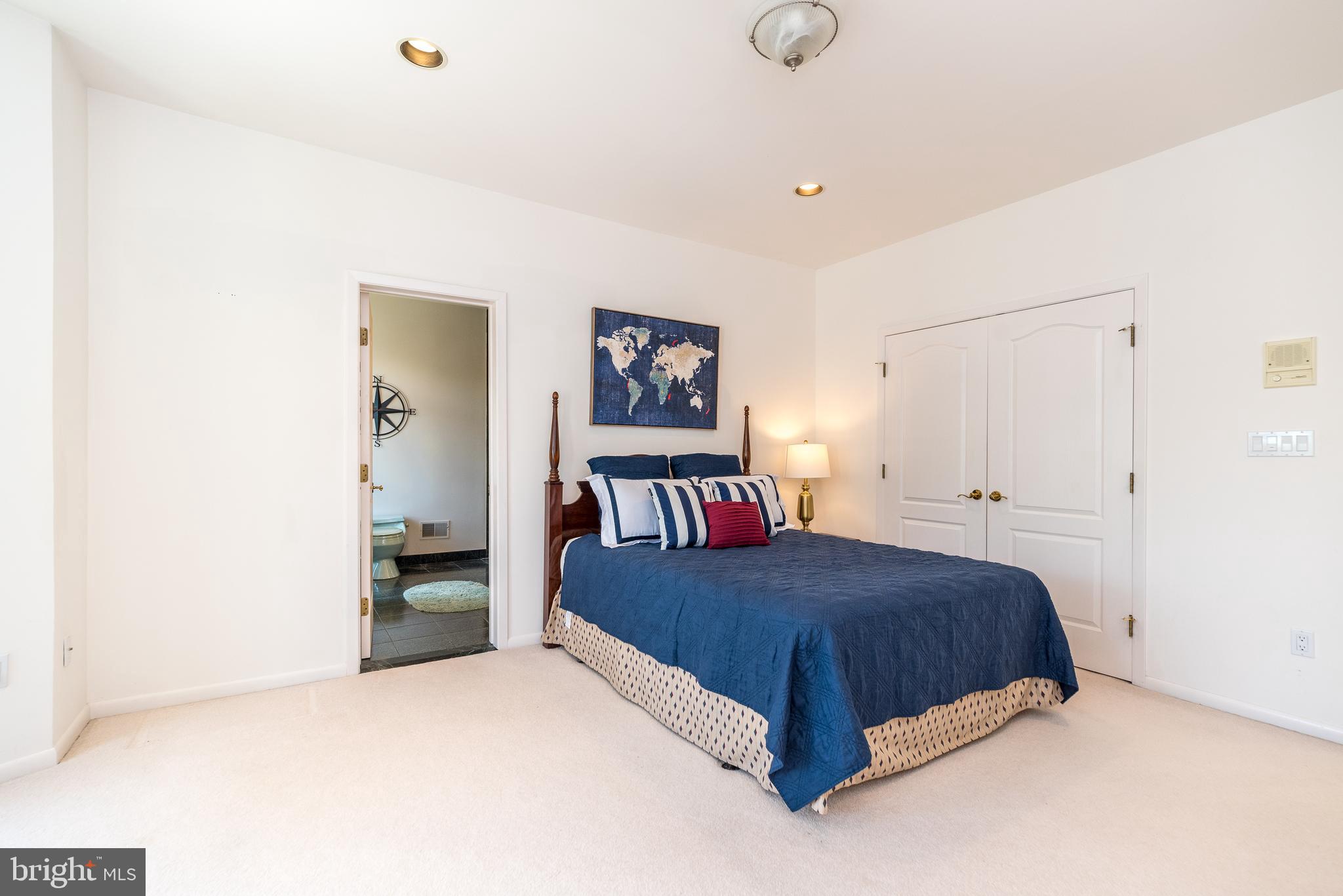 1805 Saxon Ln