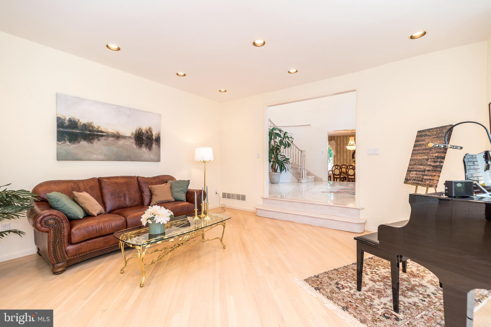 1805 Saxon Ln