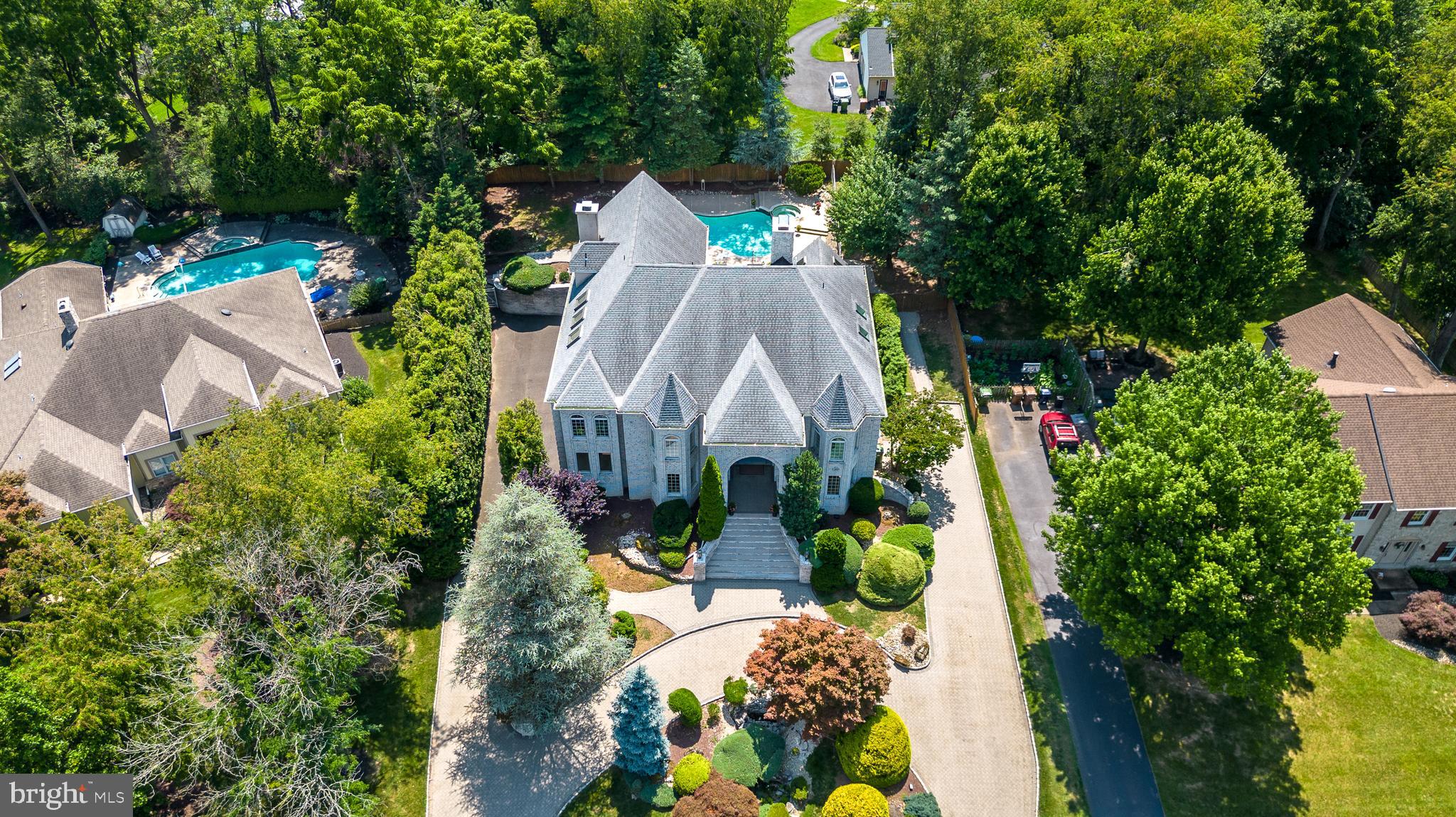 1805 Saxon Ln