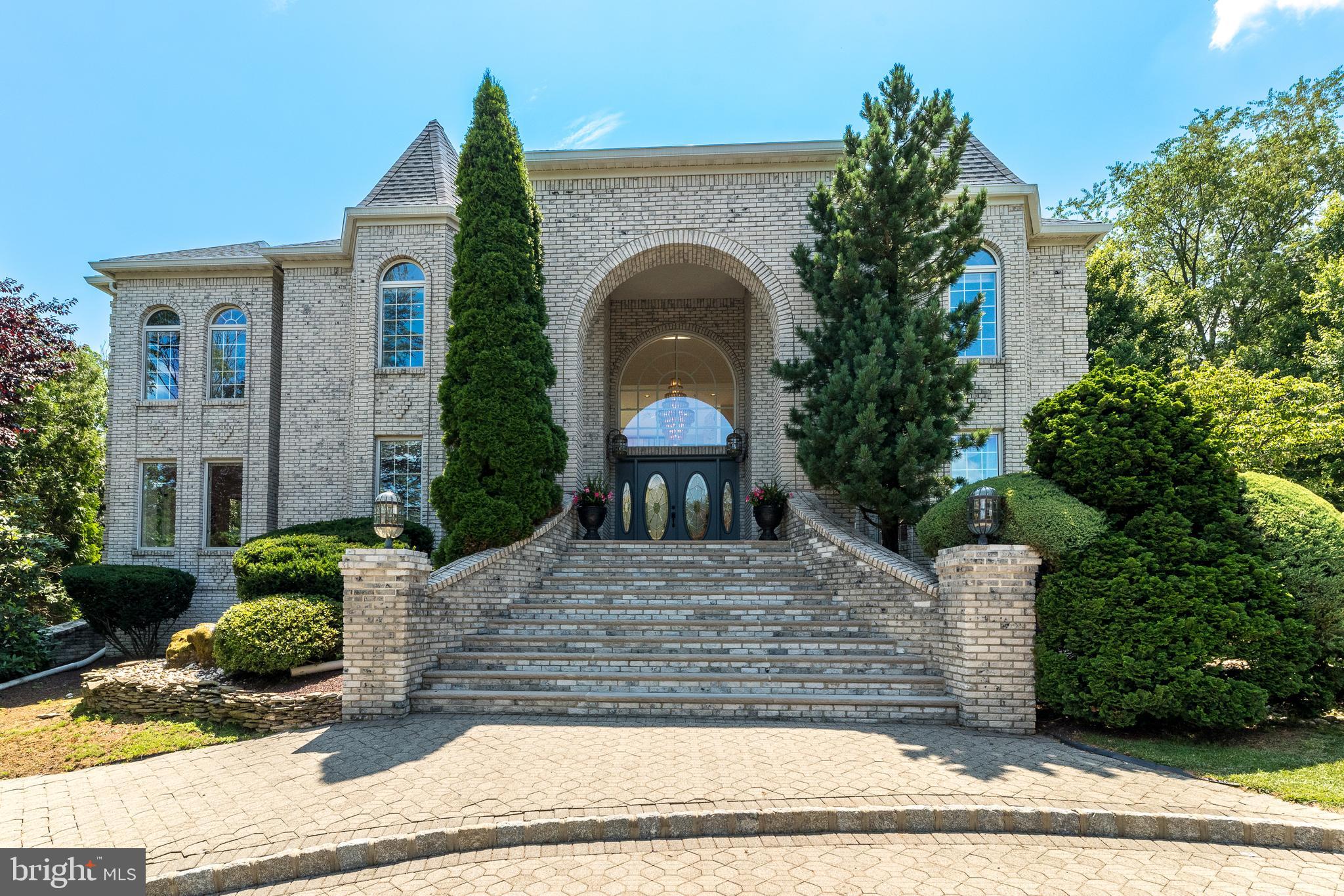 1805 Saxon Ln