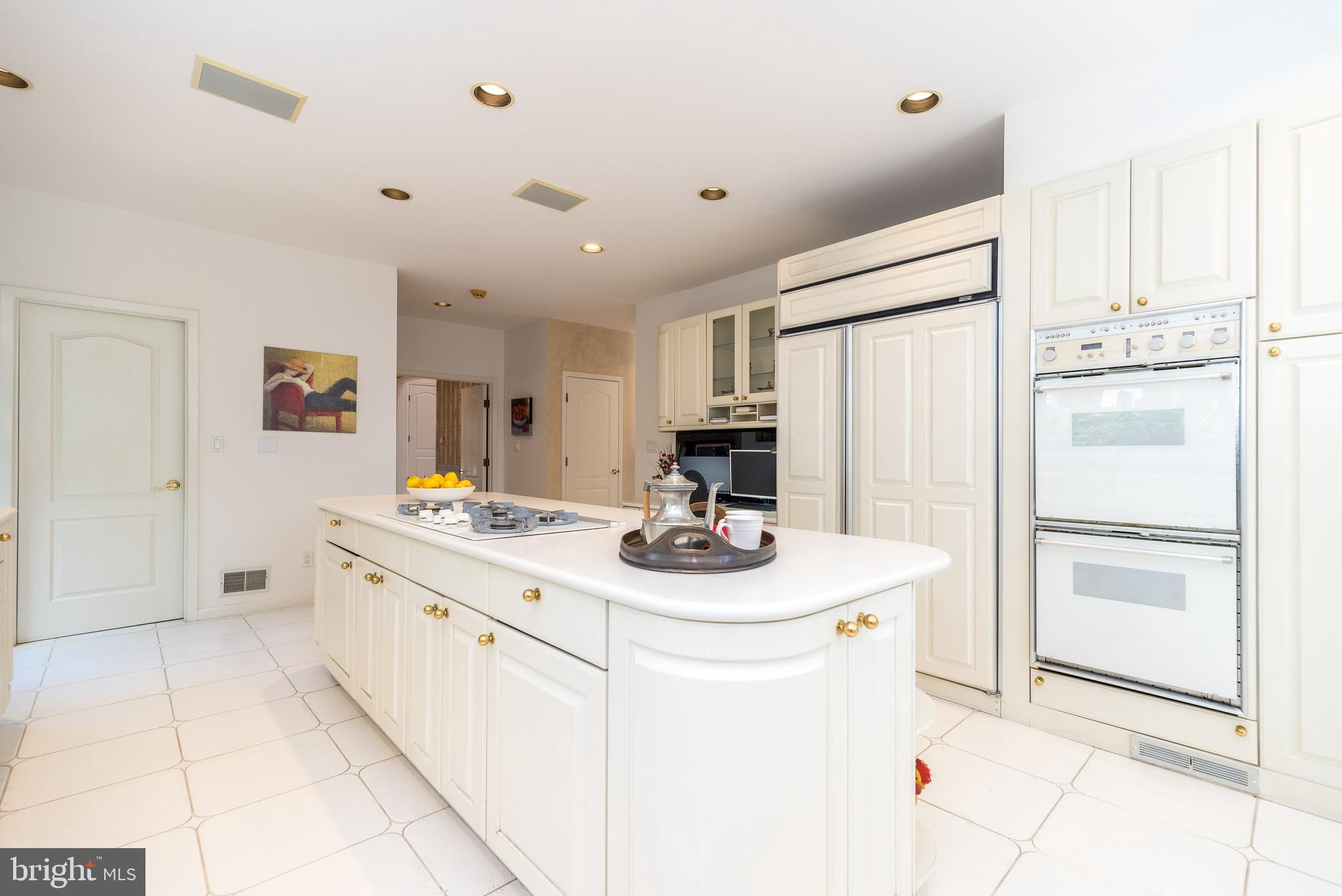 1805 Saxon Ln