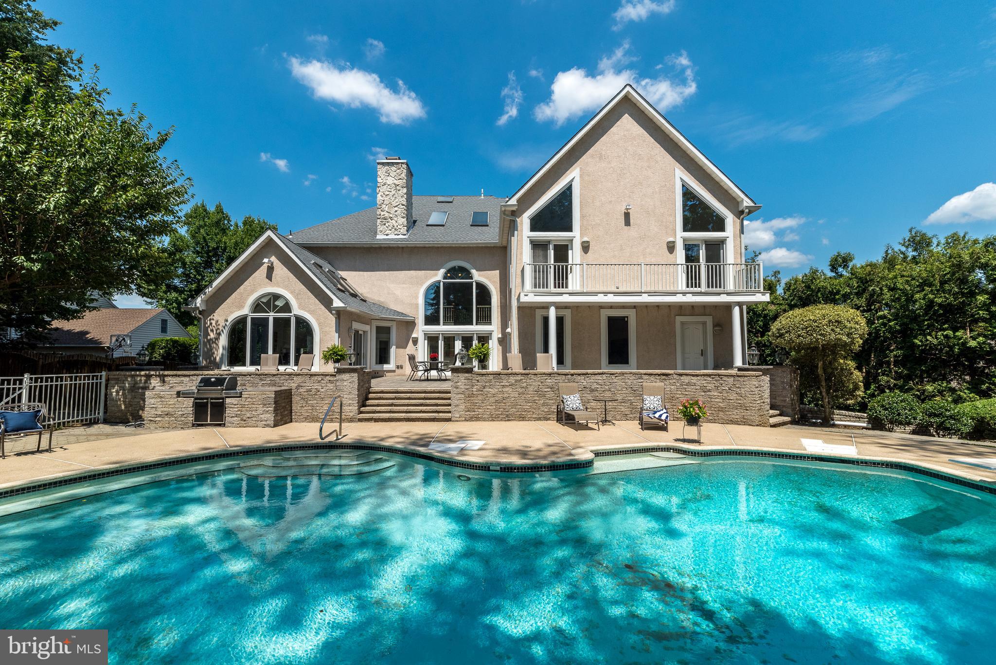 1805 Saxon Ln
