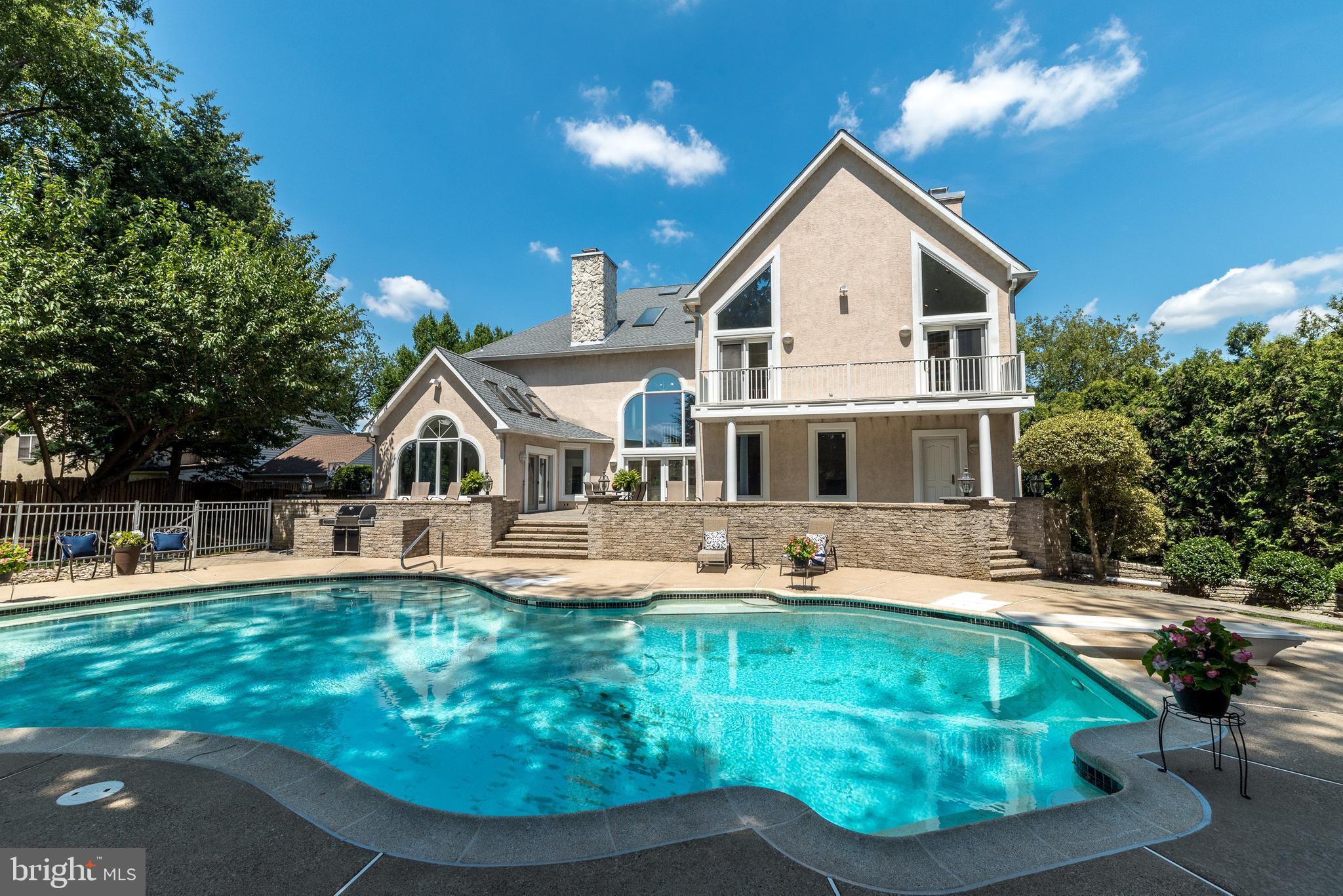 1805 Saxon Ln