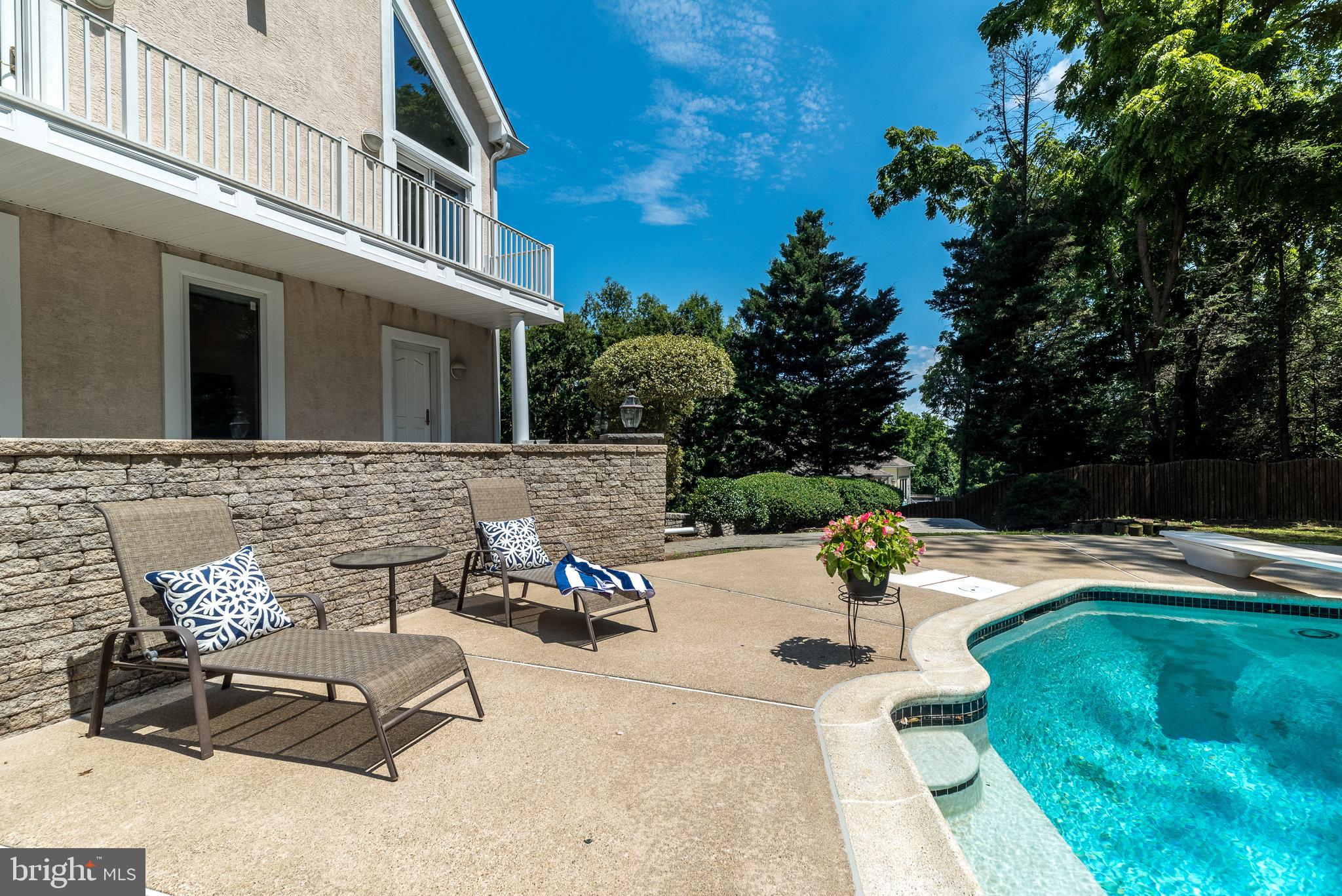 1805 Saxon Ln