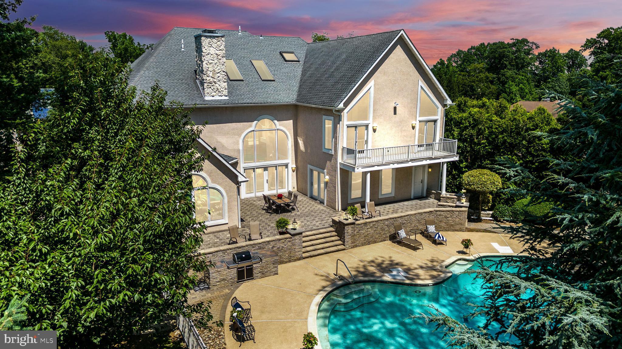 1805 Saxon Ln