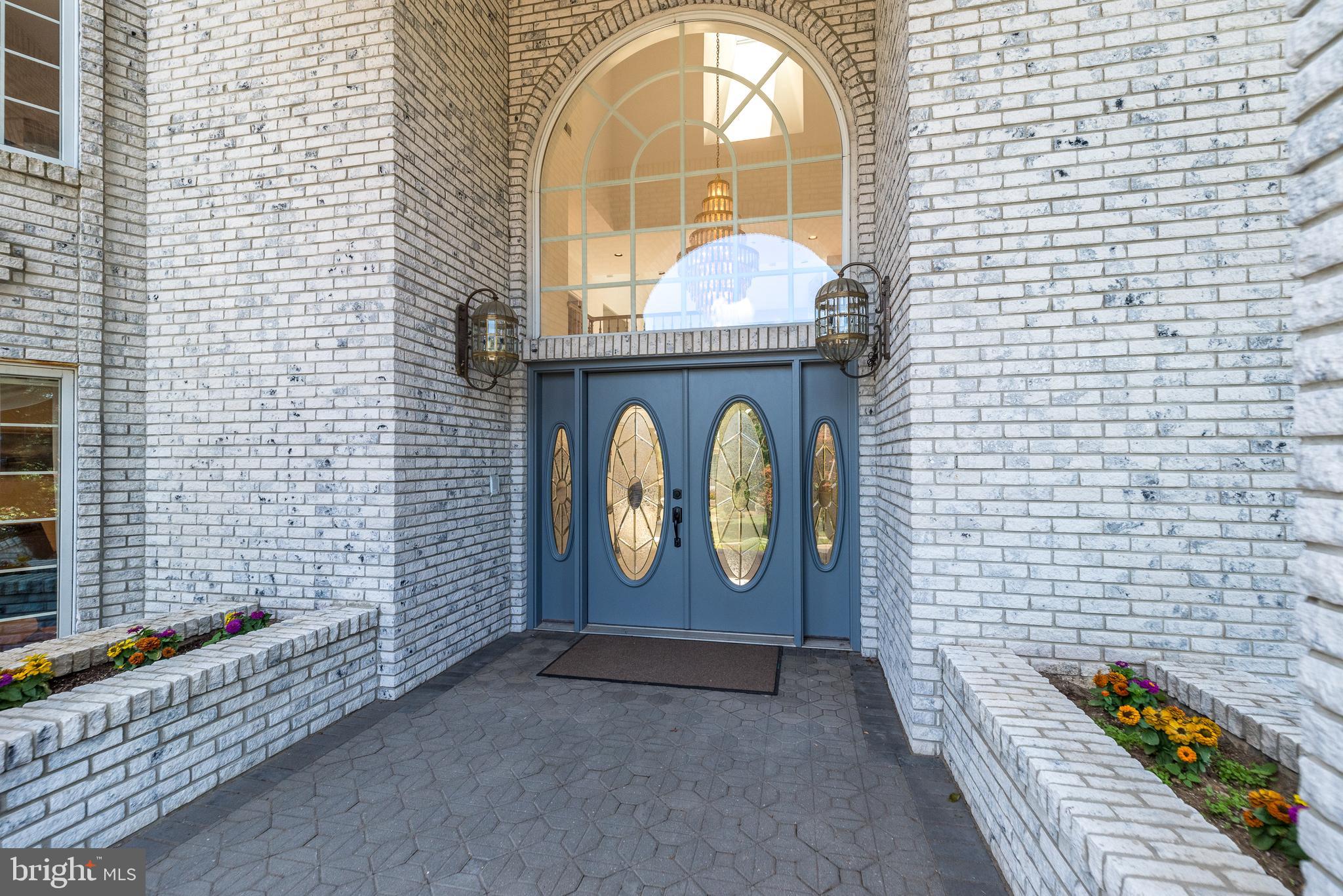 1805 Saxon Ln