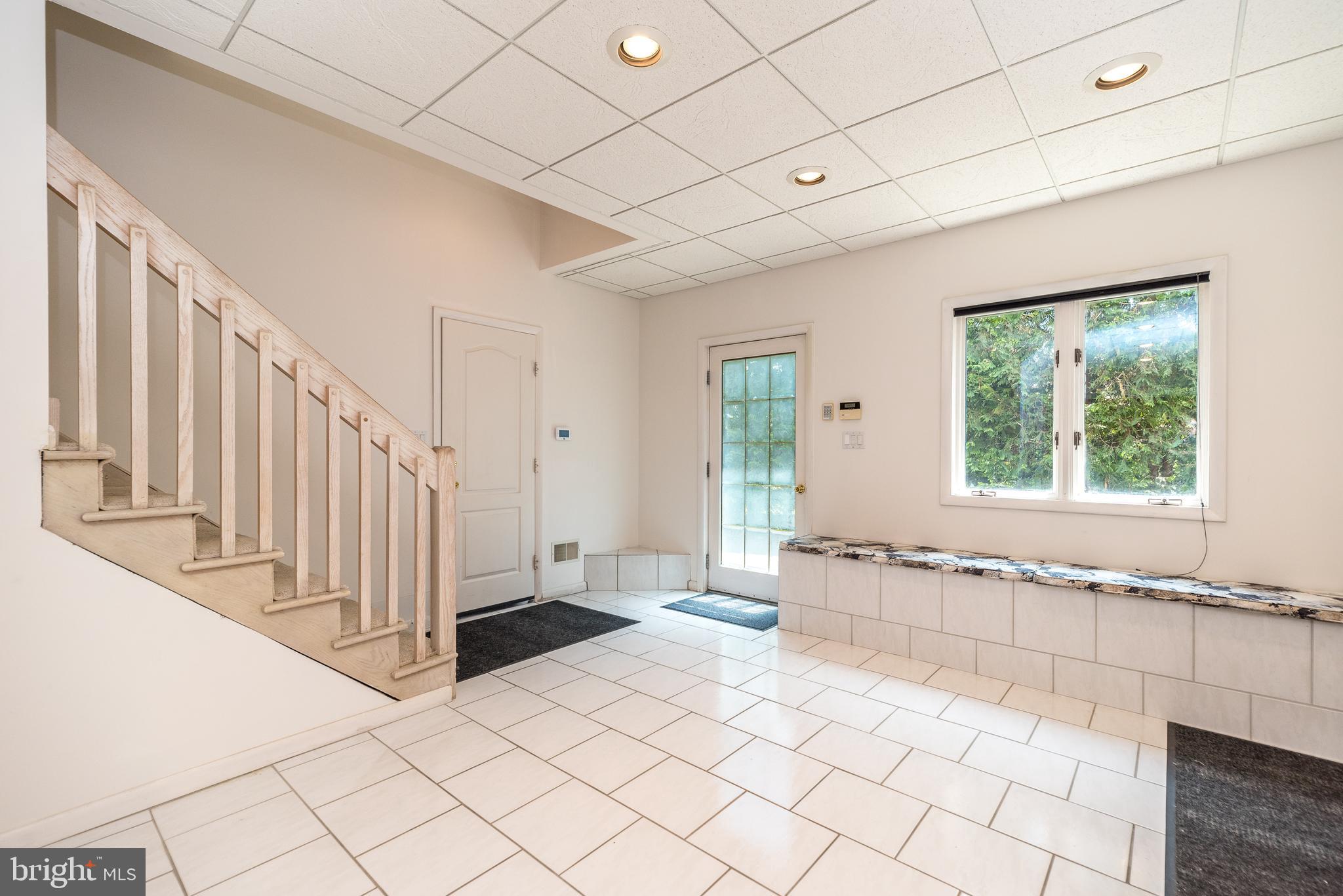 1805 Saxon Ln