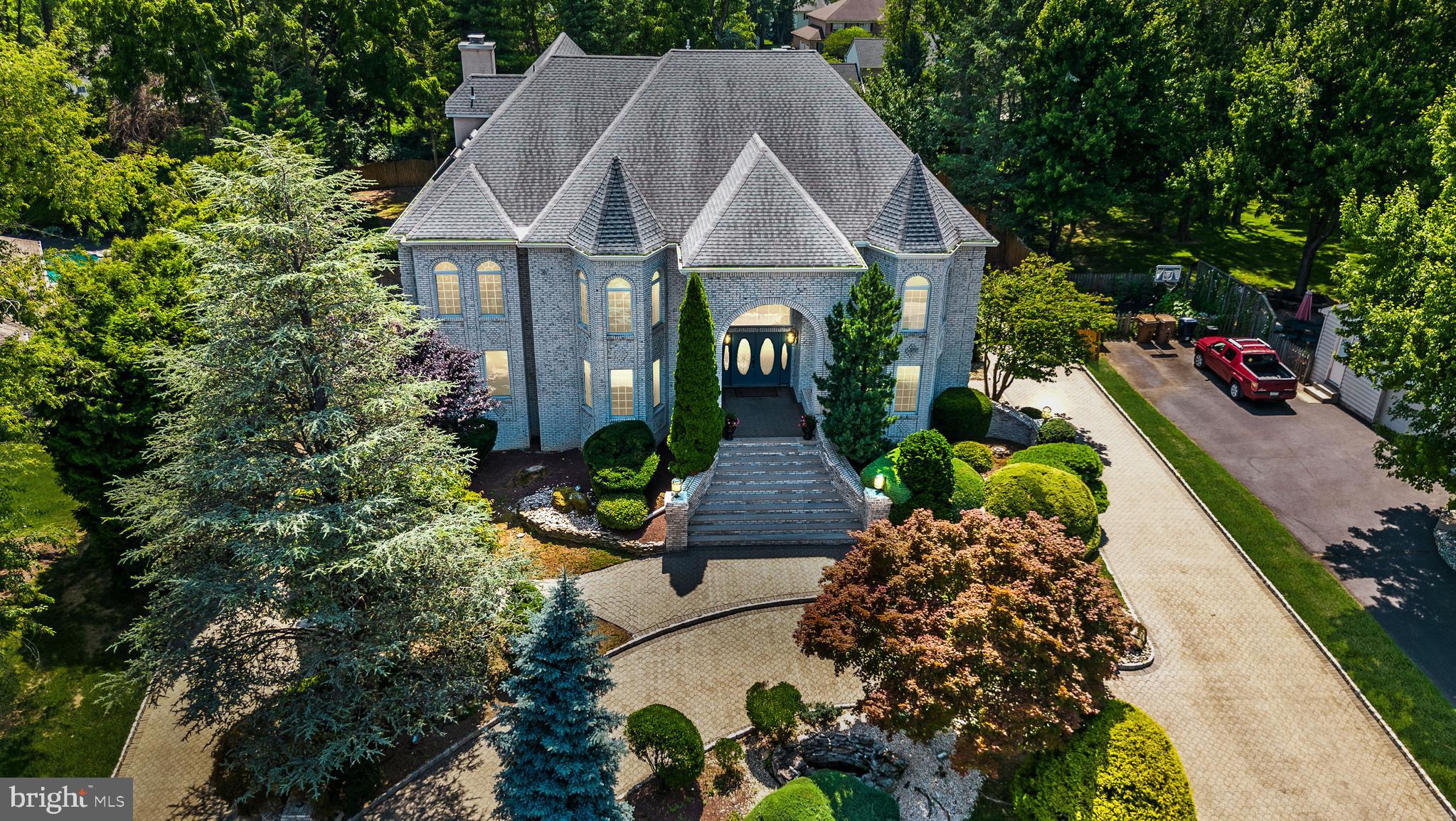 1805 Saxon Ln