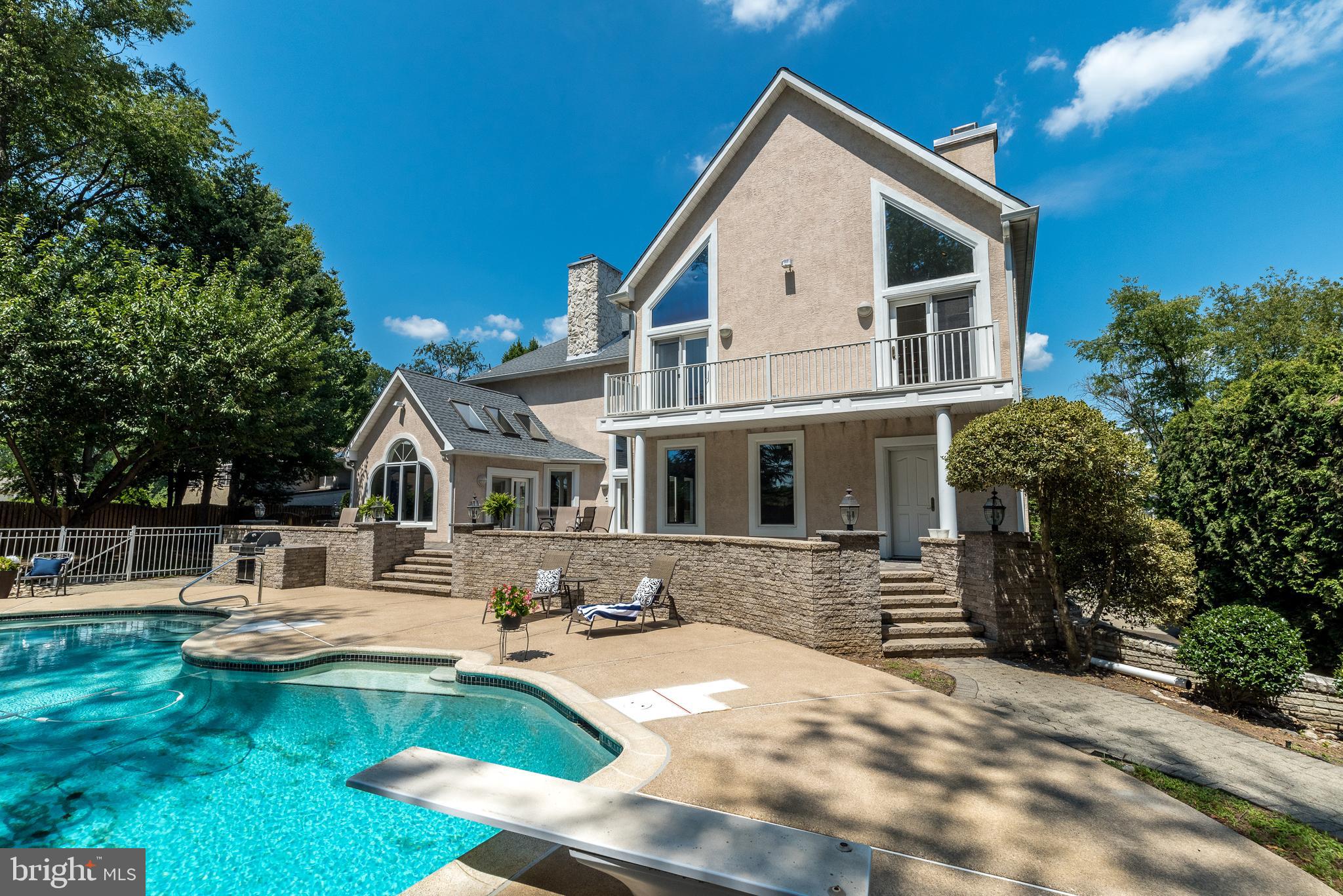 1805 Saxon Ln
