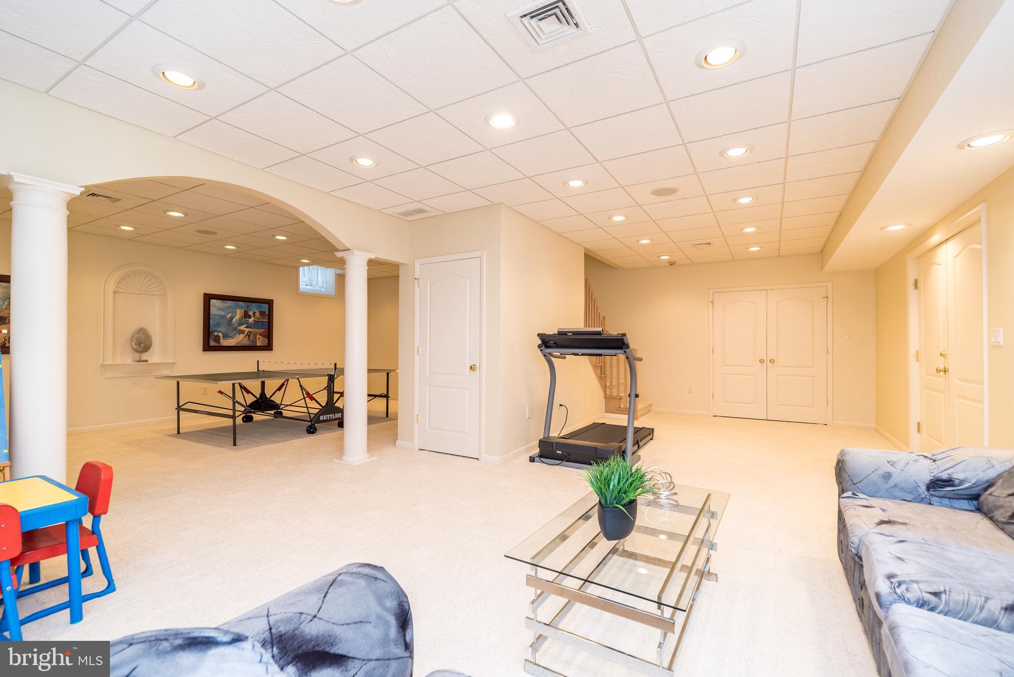 1805 Saxon Ln