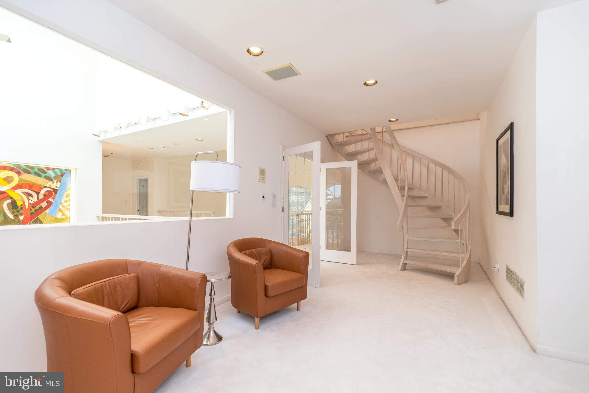 1805 Saxon Ln