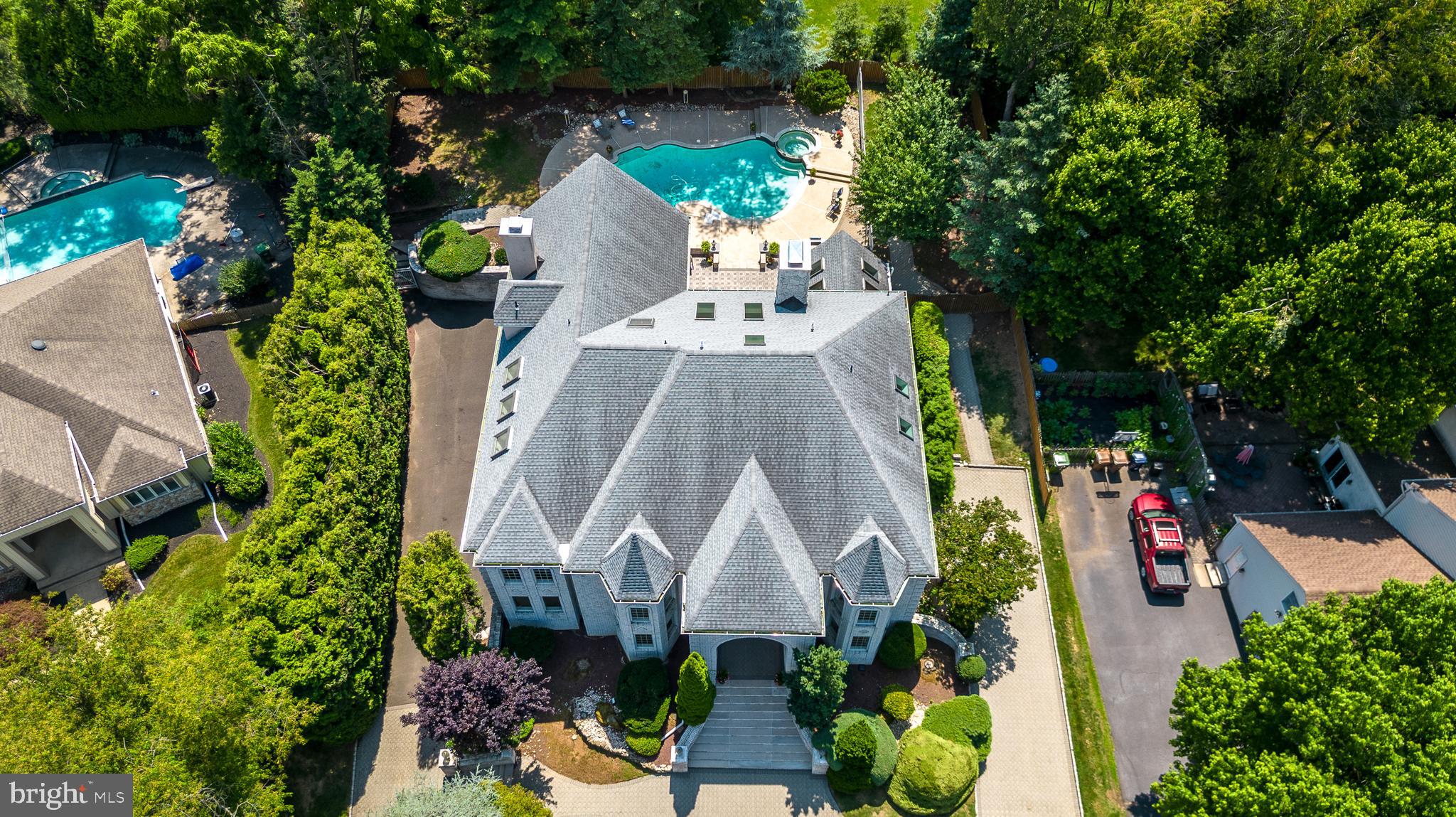 1805 Saxon Ln
