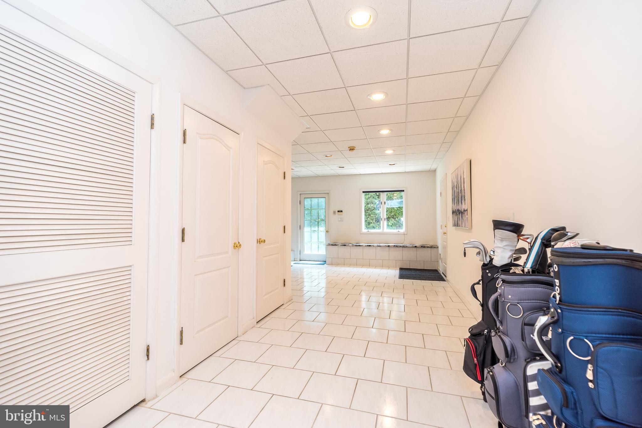 1805 Saxon Ln