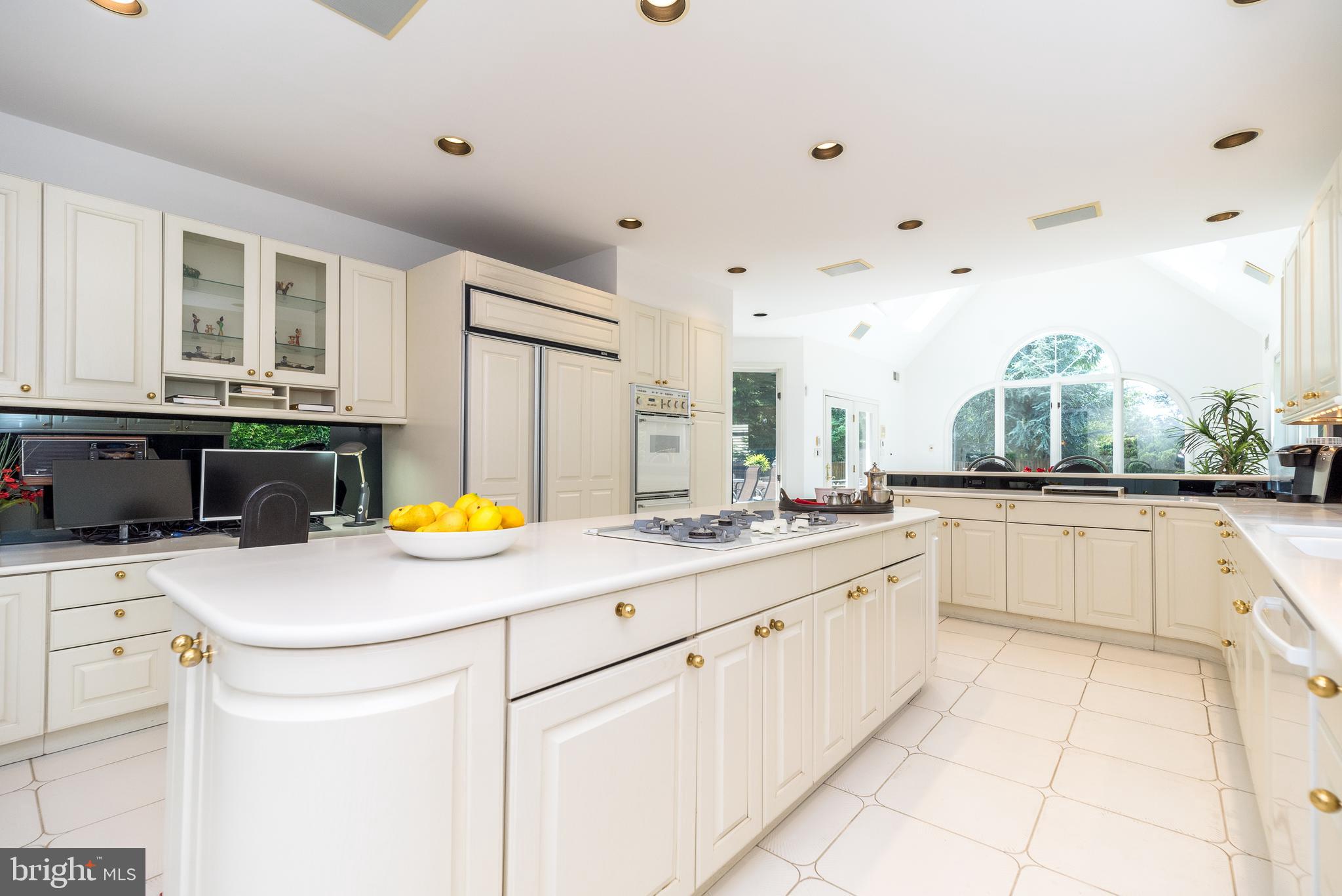 1805 Saxon Ln