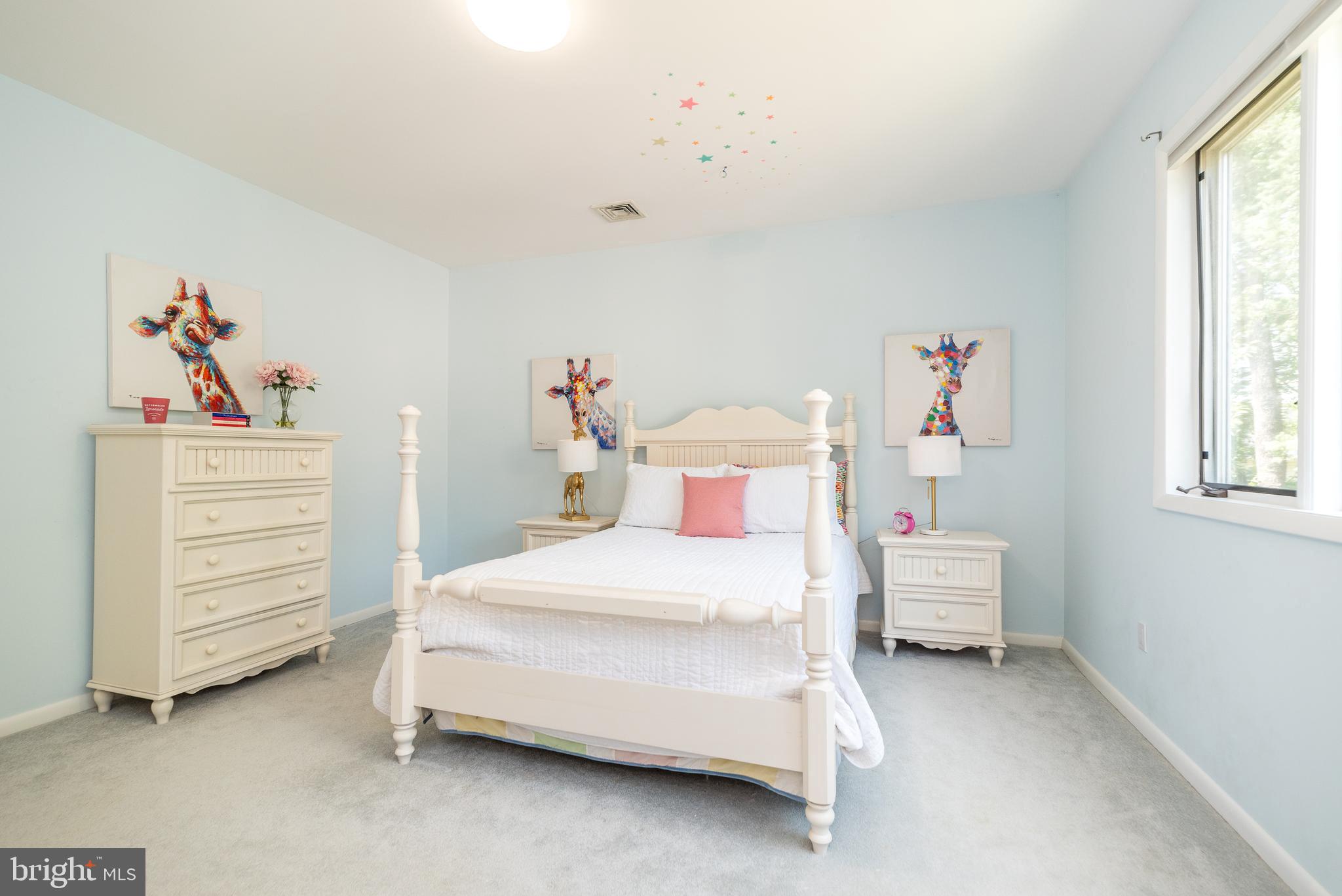 1805 Saxon Ln