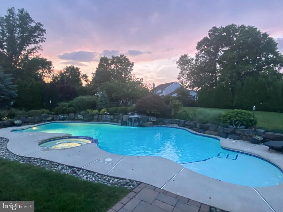 728 Signal Hill Rd