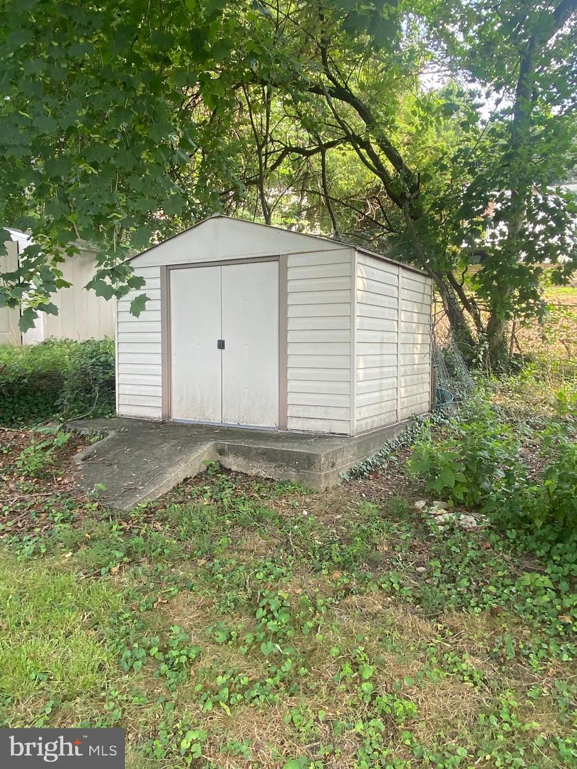 2421 Ardsley Ave