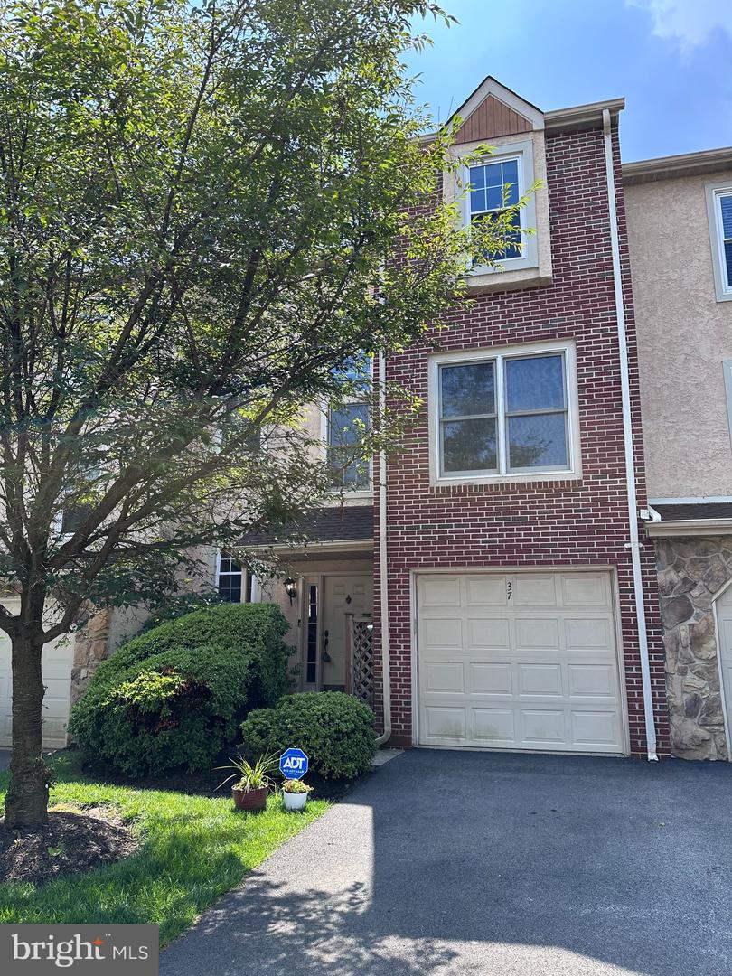 37 White Pine Ct