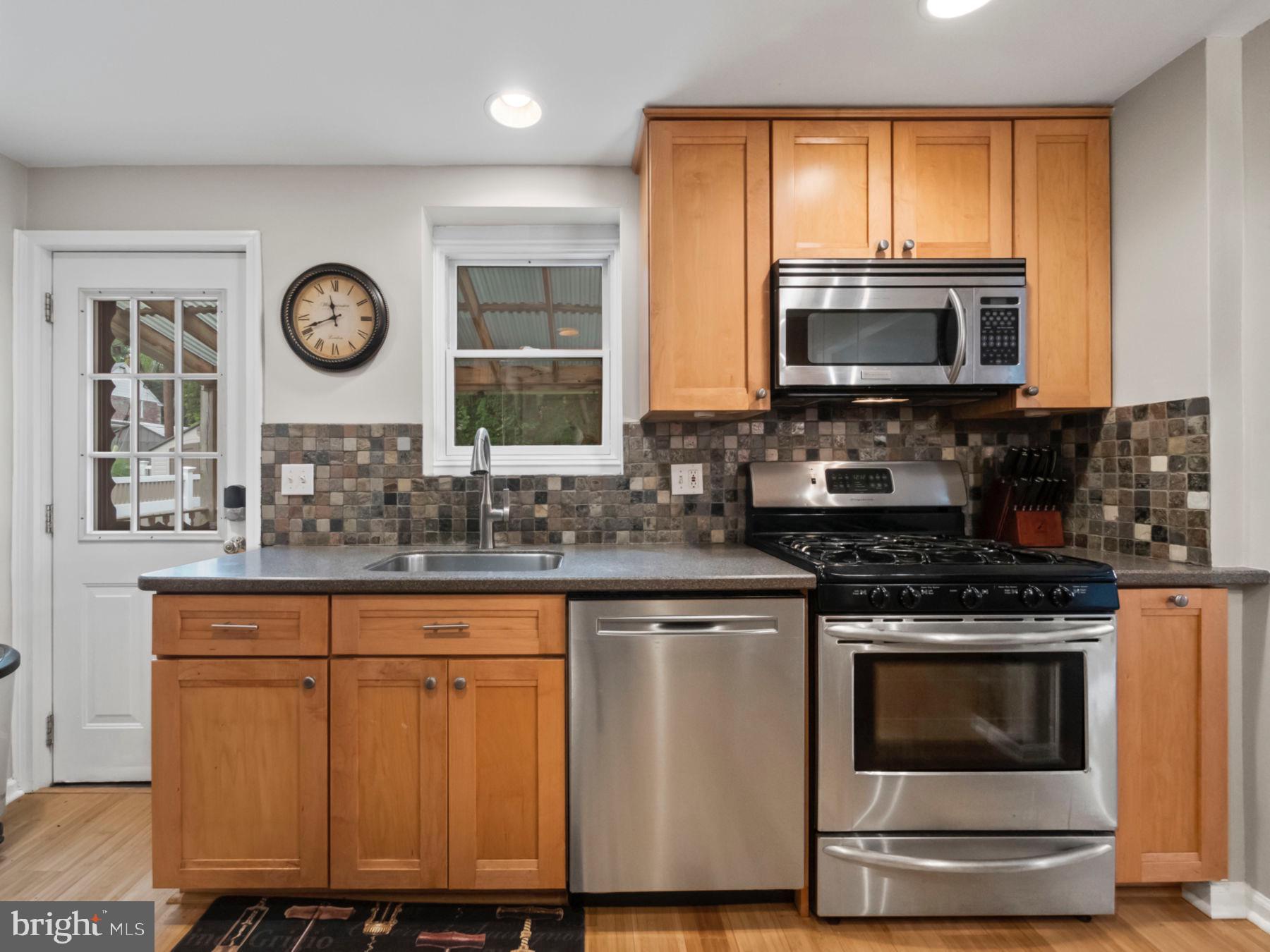 1212 Rosemont Ln