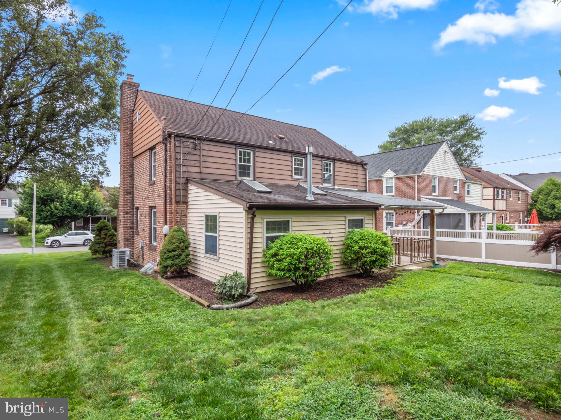 1212 Rosemont Ln