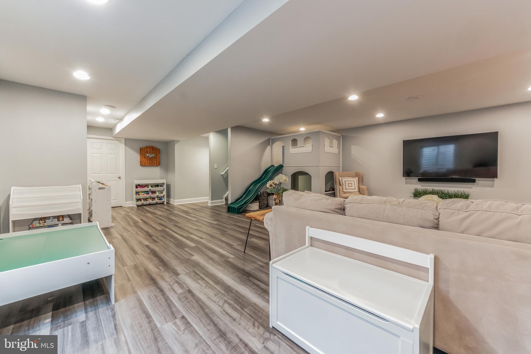 4046 Harmon Ct