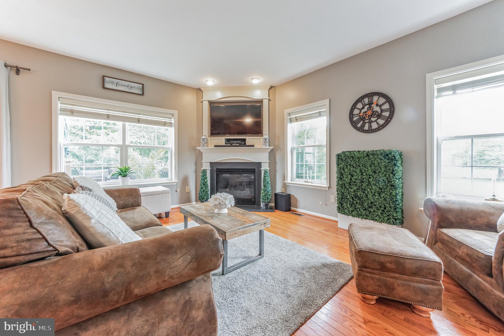 4046 Harmon Ct