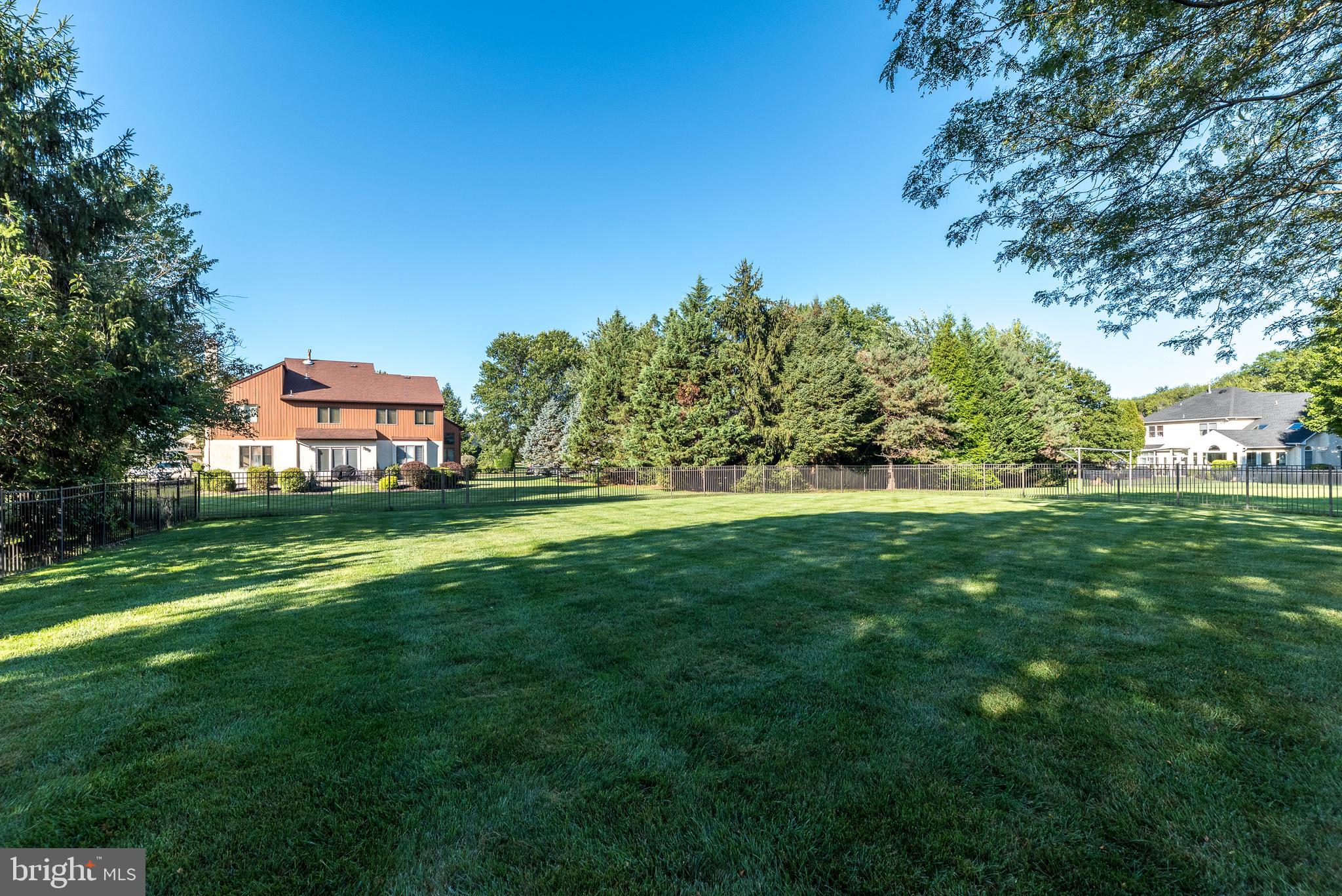 732 Castlewood Dr