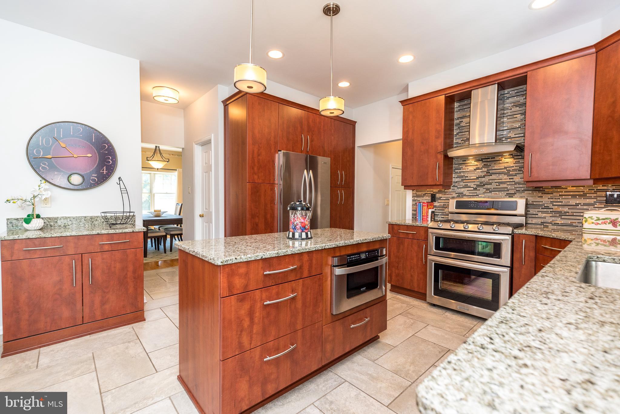 732 Castlewood Dr