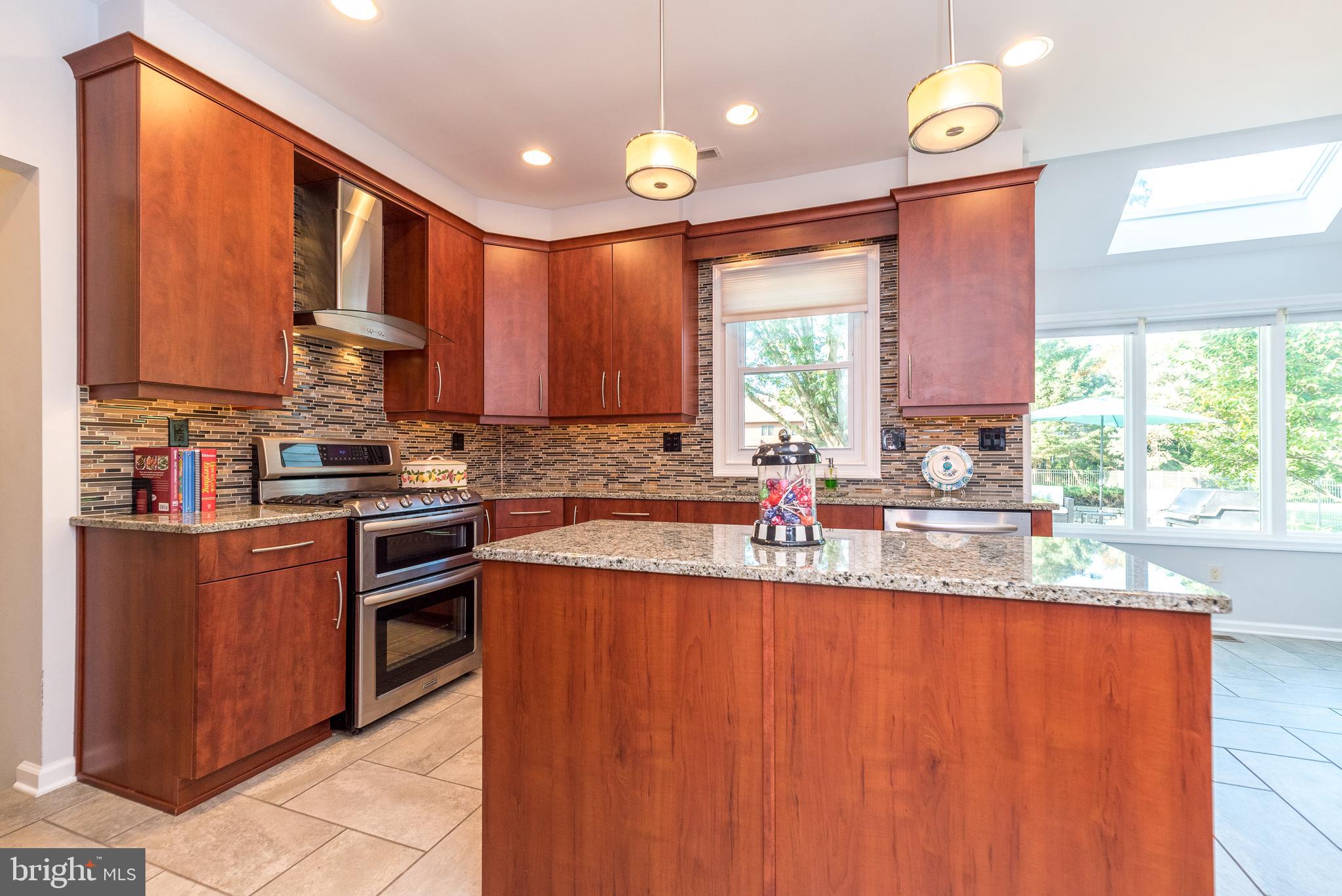 732 Castlewood Dr