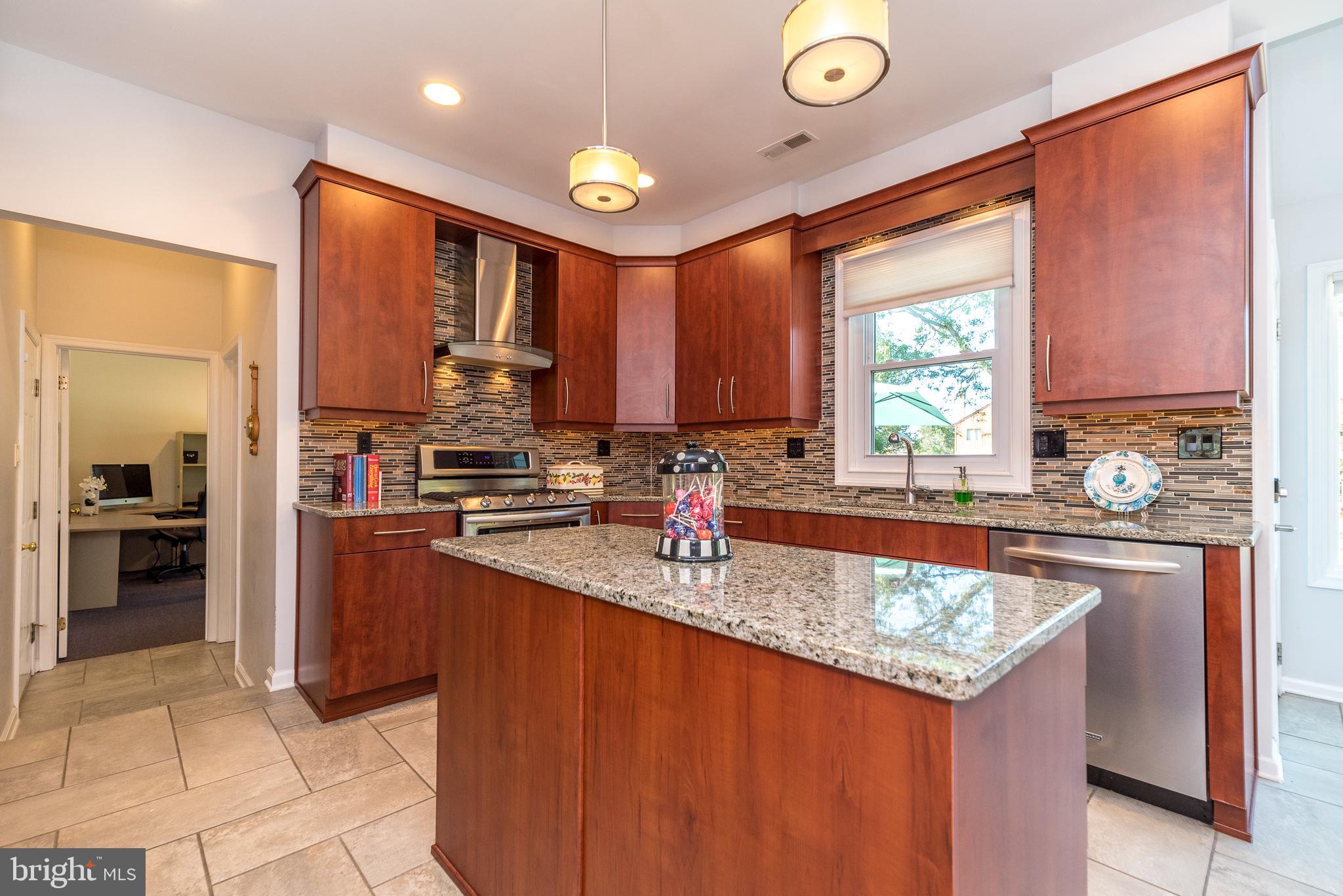 732 Castlewood Dr